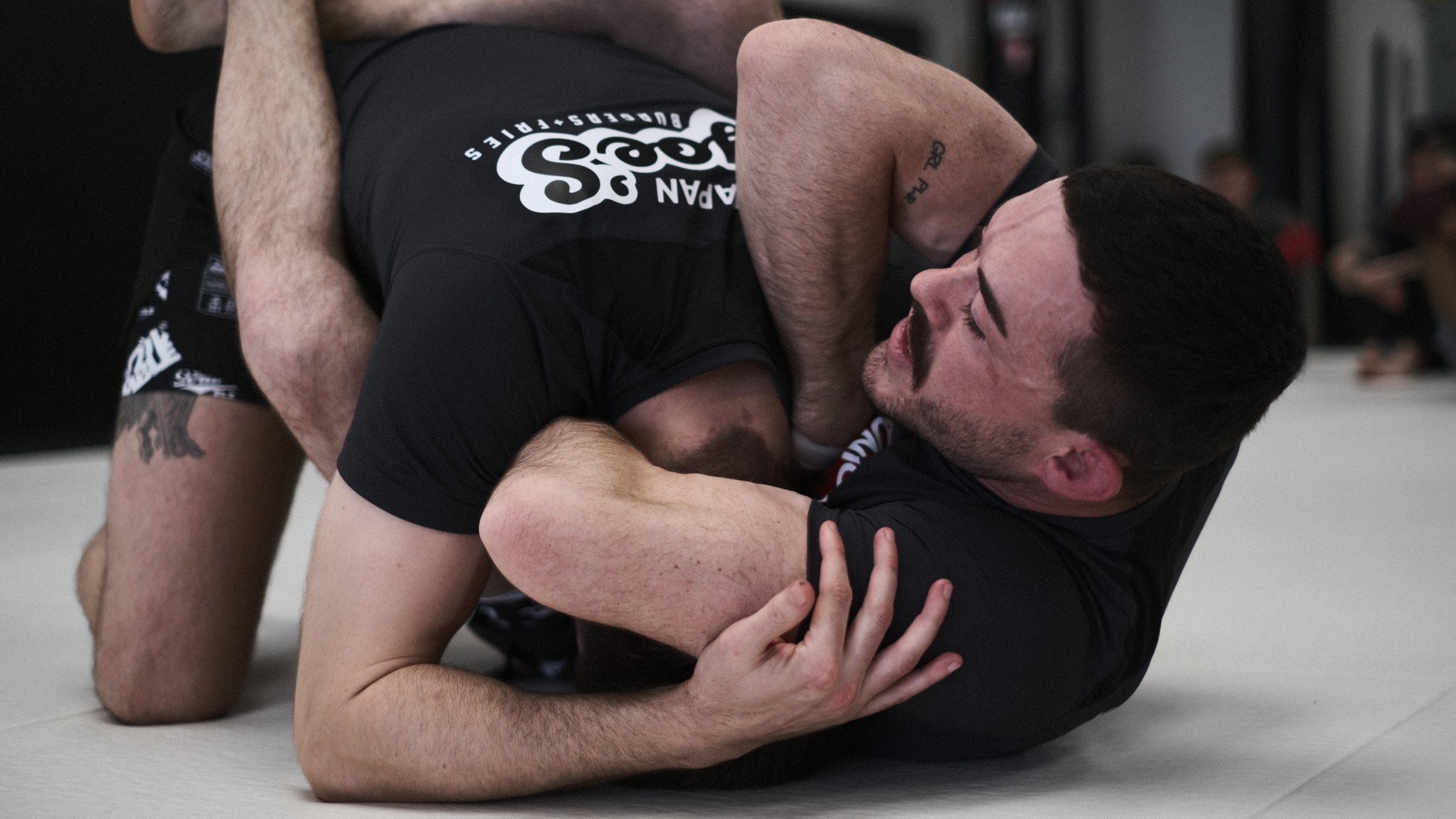 Billy Hooker Applying a Sonnytine during a seminar in NYC. BADDIES JIU-JITSU
