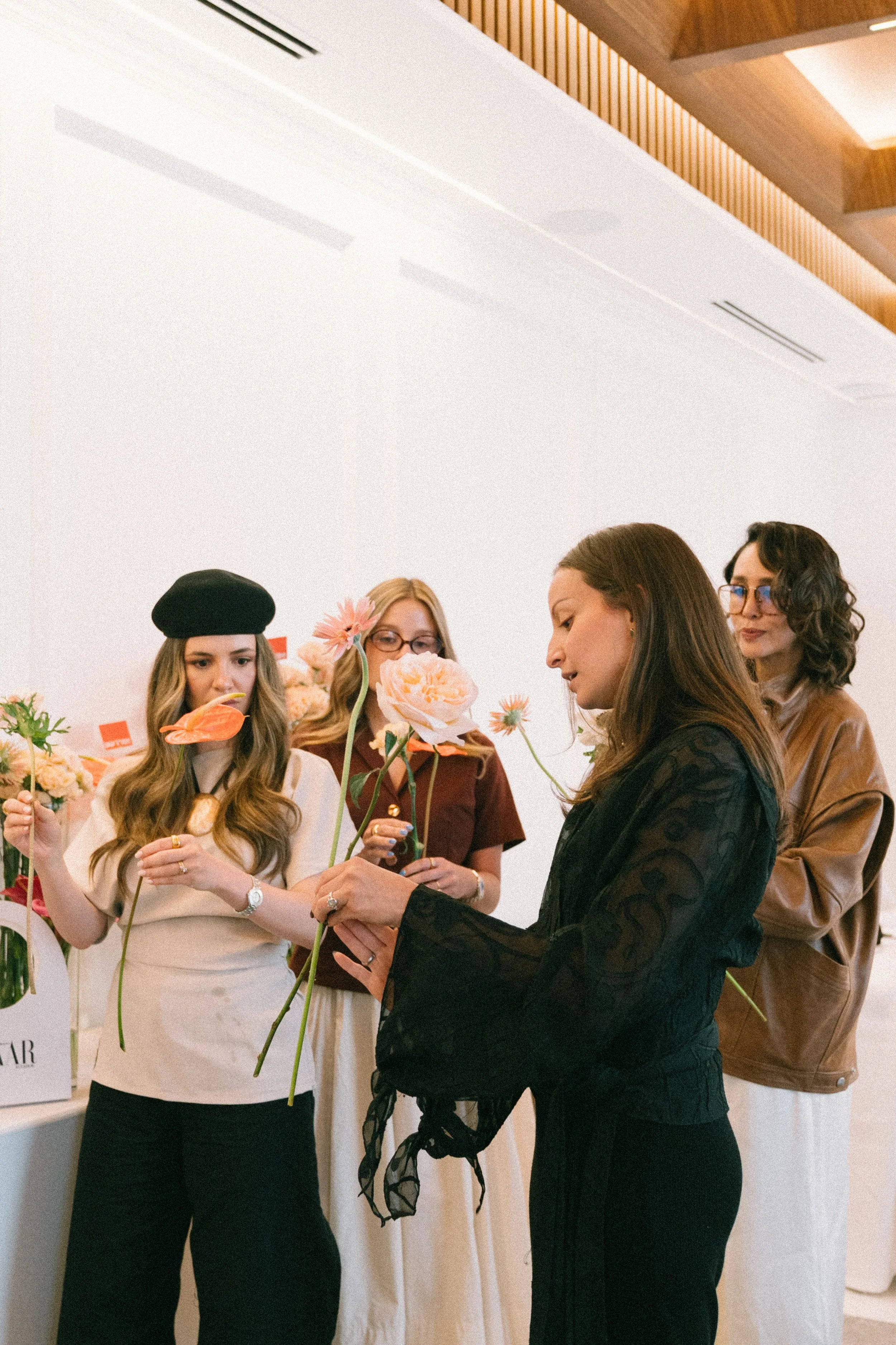 Taller con Harper's BAZZAR por DAGA Studio e influencers Karol Noboa, Sara Granja