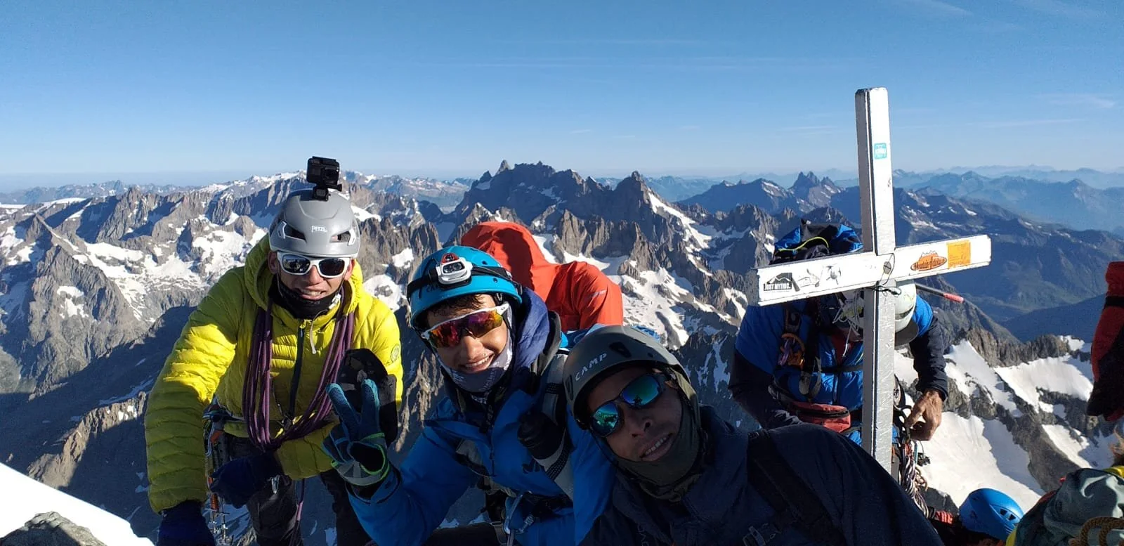 Valentin, amir et Elias au sommet de la Barre des Ecrins