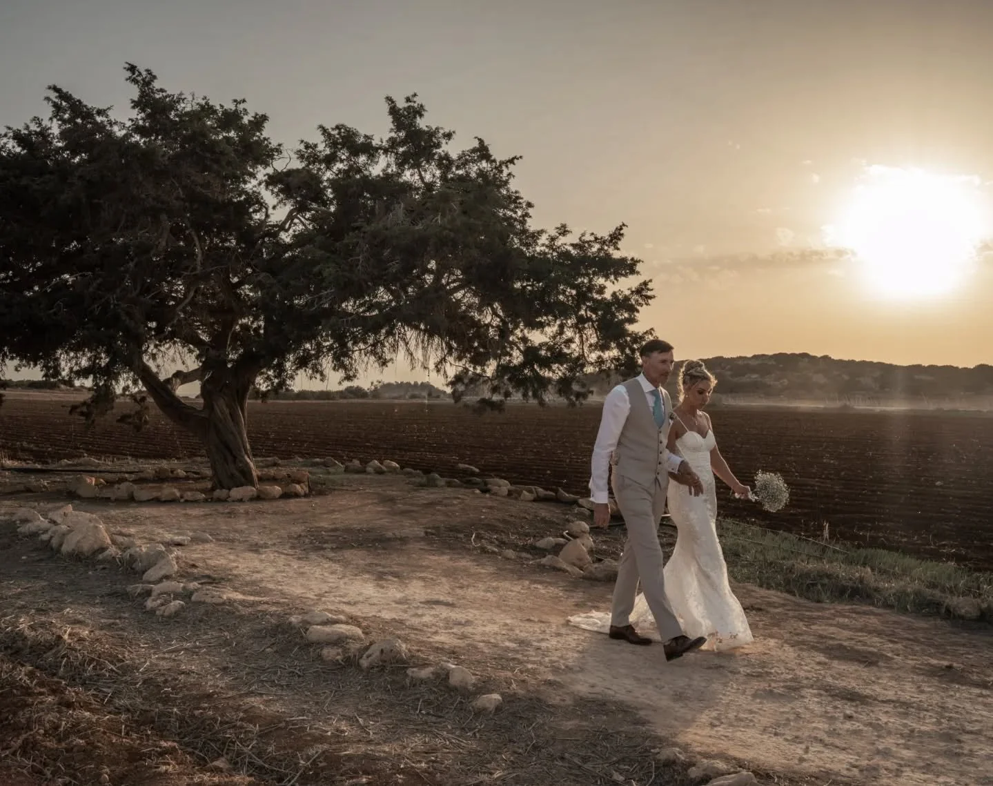 Every sunset in Cyprus is more beautiful when shared with your soulmate💍📸
.
.
.
#CyprusWeddingPhotographer
#SunsetWeddingLove #RomanticCyprusWeddings #GoldenHourWedding #ForeverStartsHere