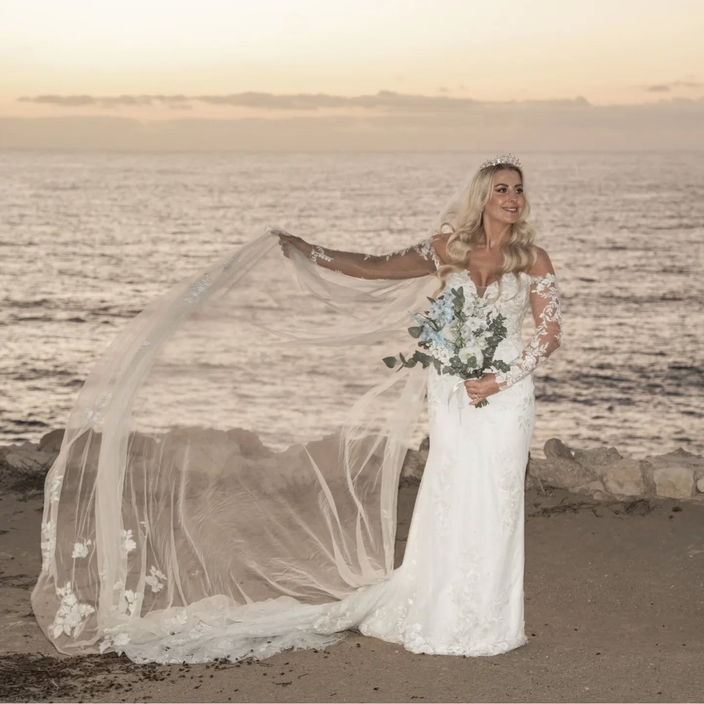 Chasing golden light and forever love 🌅✨
.
.
.
#CyprusWeddingPhotographer #SunsetBride #CyprusWeddings #WeddingInCyprus #DestinationWedding