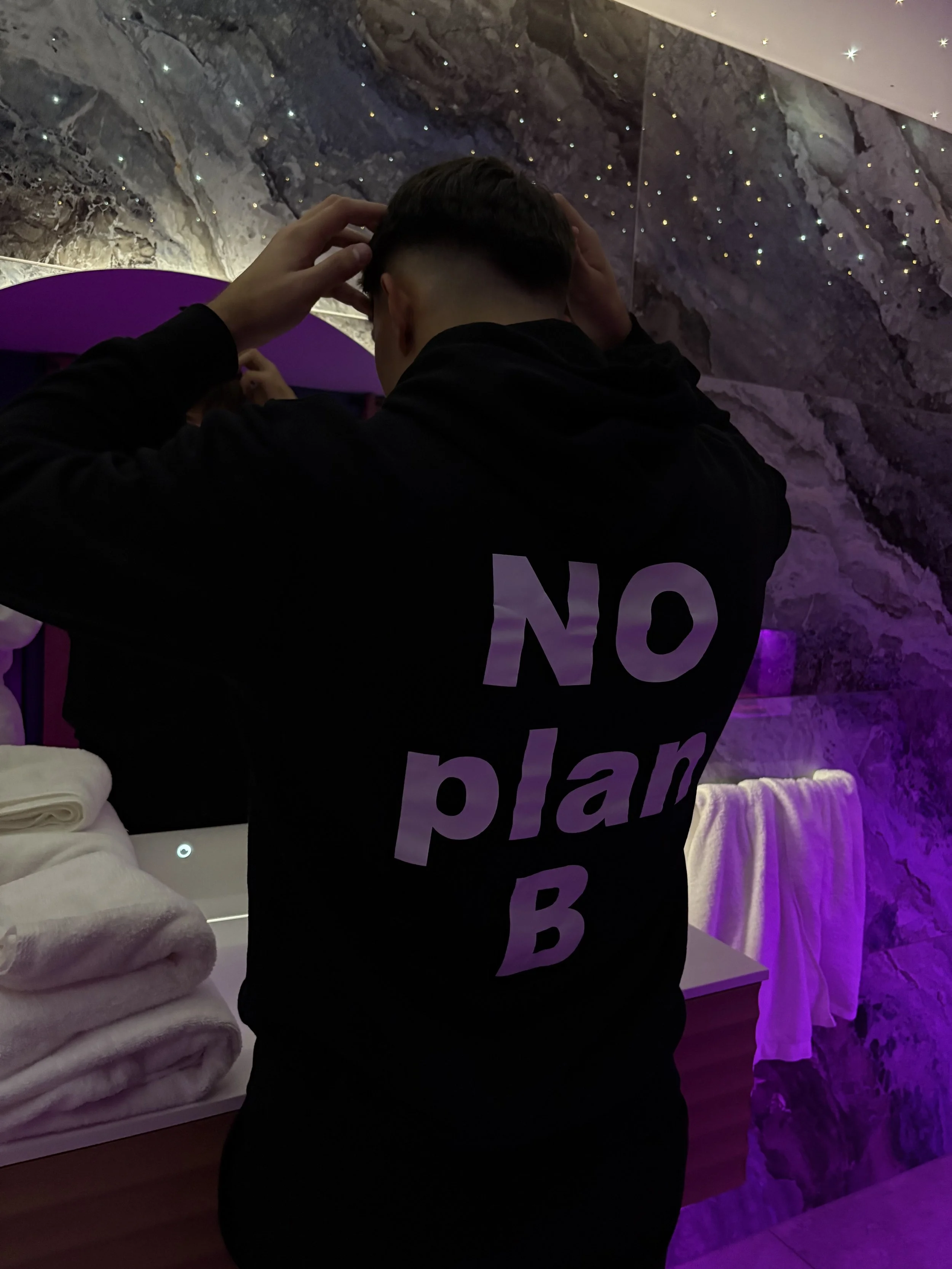 Pourquoi le hoodie est devenu un incontournable du streetwear…