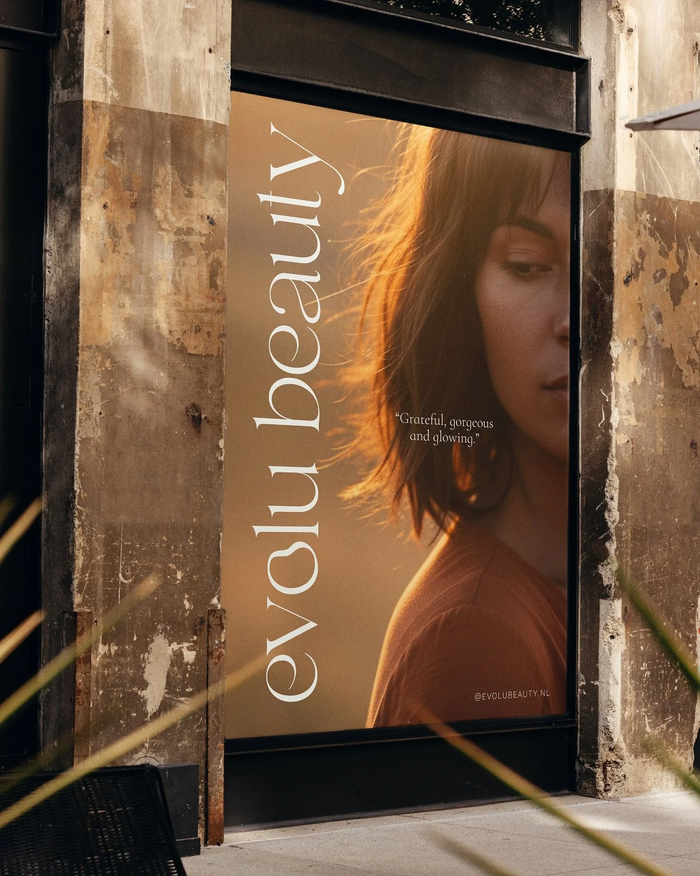 A new grateful, gorgeous and glowing era has arrived | Meet the new brand @evolubeauty.nl 🧡

Wat ik het afgelopen jaar heb mogen zien raakt me nog steeds. 

Dit is een verhaal wat verder gaat dan een nieuwe branding.

Het is een verhaal over iemand 