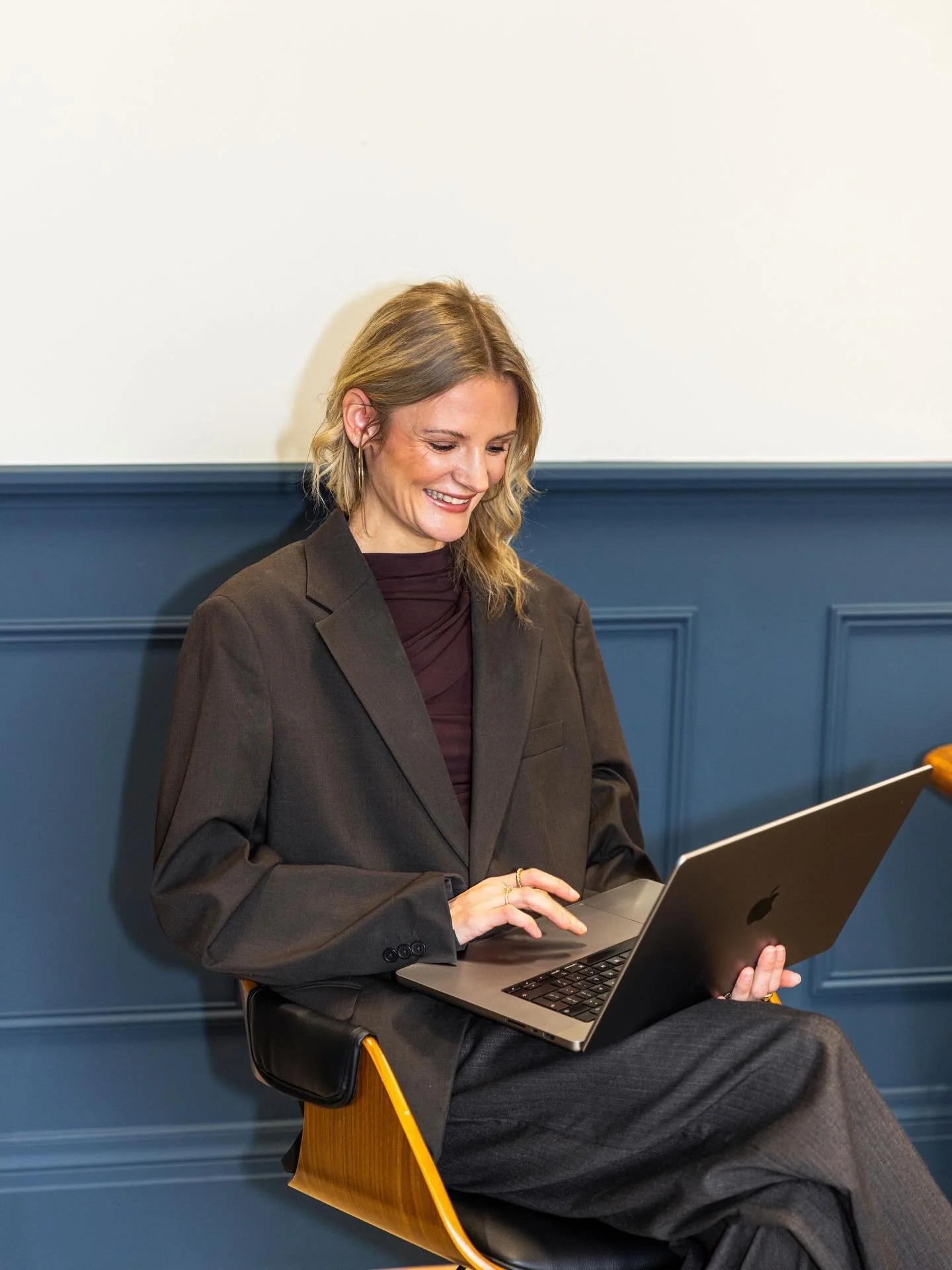 Terwijl mijn haren elke dag weer onder het stof zitten van de verbouwing en ik tussen dozen en chaos leef&hellip; voel ik iets wat voor de Kim van 6 jaar geleden totaal onbereikbaar leek.

Afgelopen week was een hele bijzondere, niet bijzondere week.