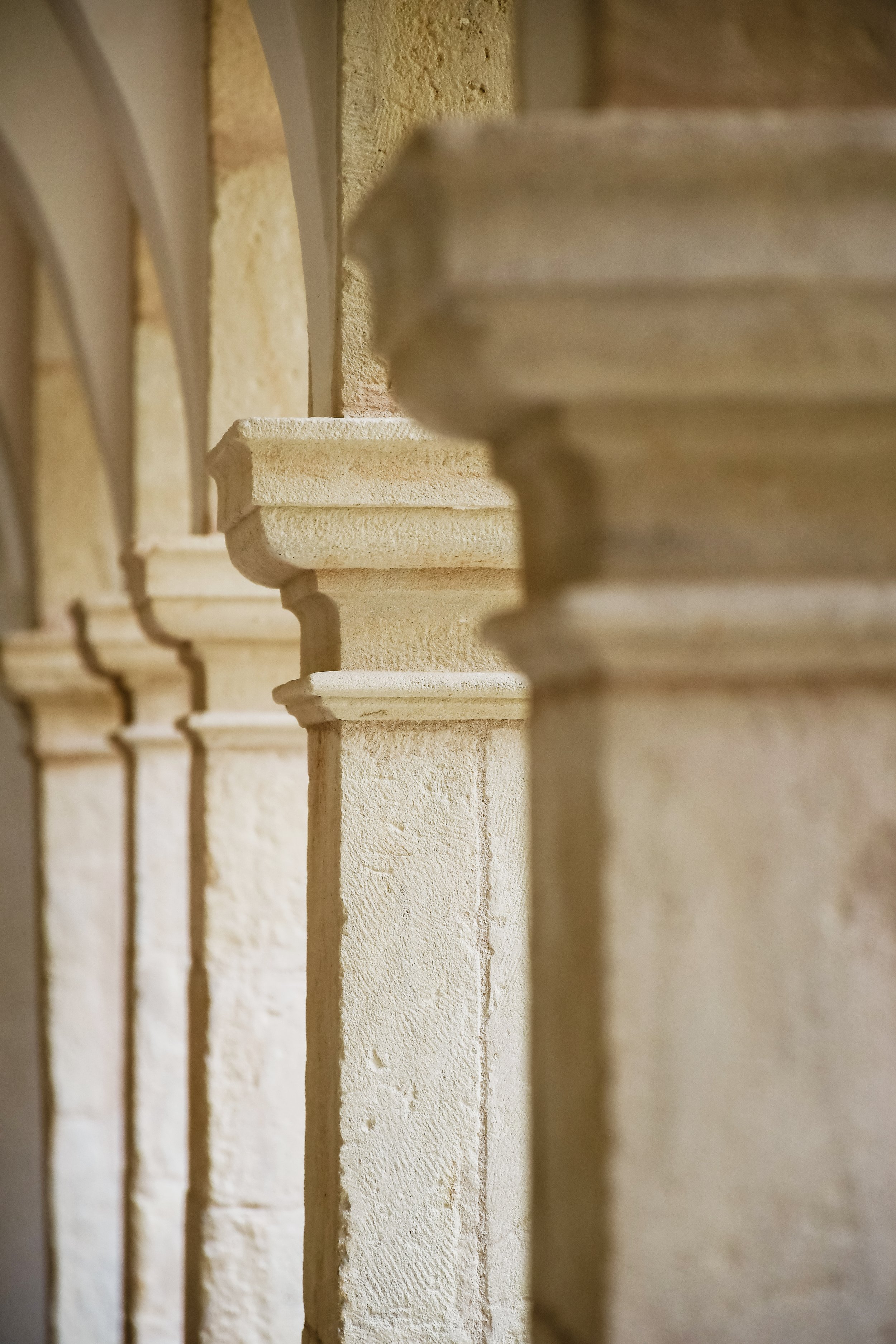 prieure-de-mouthier-haute-pierre-colonnes-sandrine-baverel.jpg