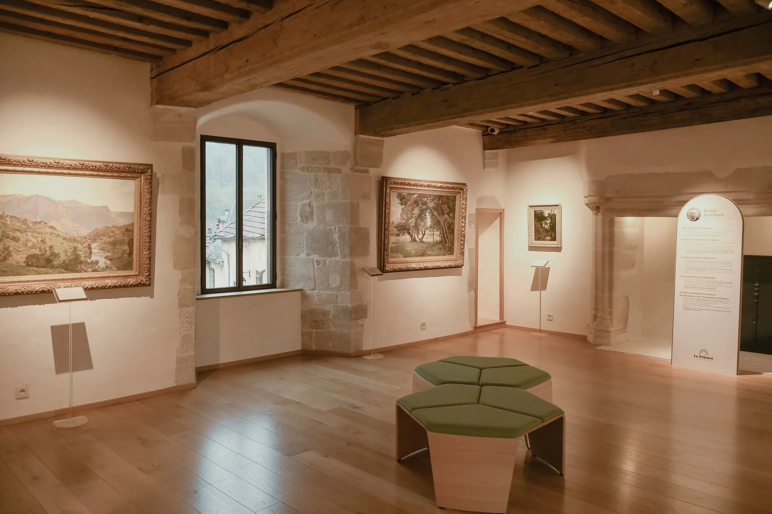 prieure-de-mouthier-haute-pierre-salle-tableaux-sandrine-baverel.jpg