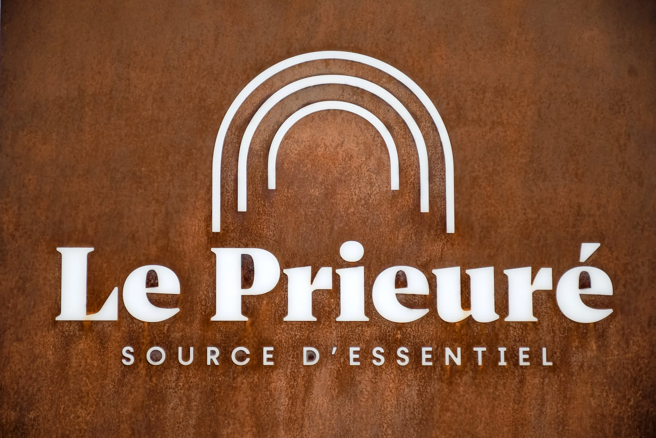prieure-de-mouthier-haute-pierre-plaque-sandrine-baverel.jpg