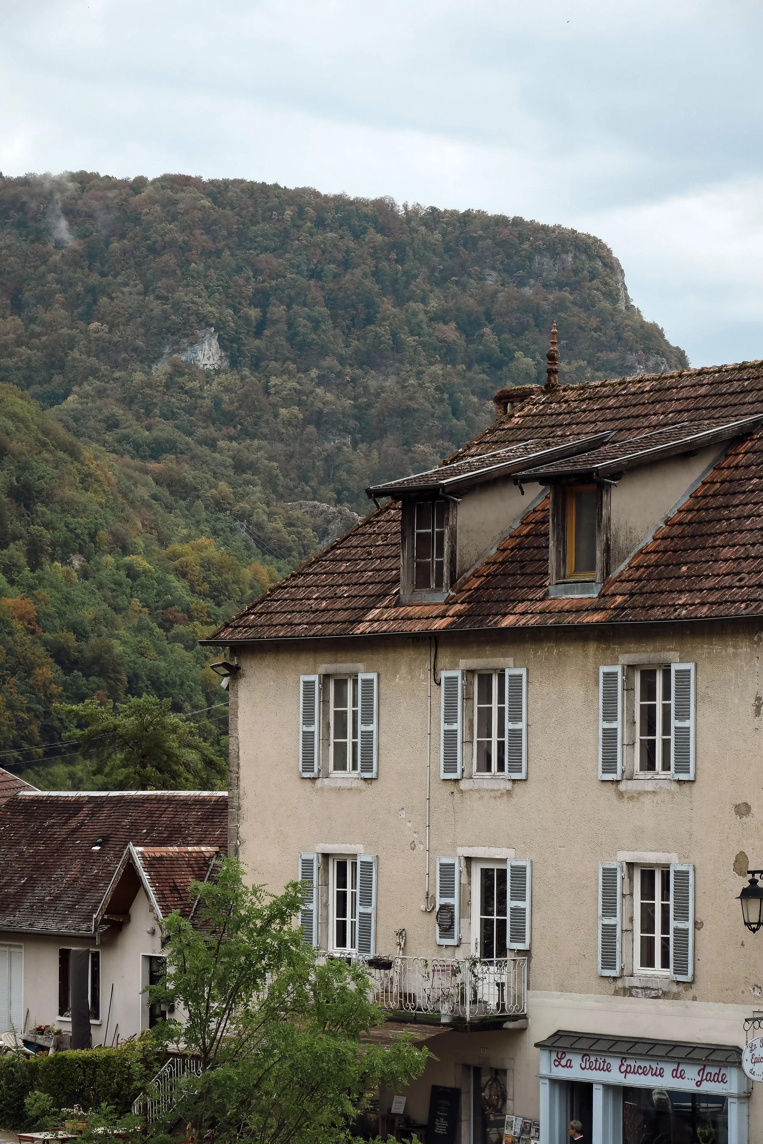 prieure-de-mouthier-haute-pierre-village-sandrine-baverel.jpg