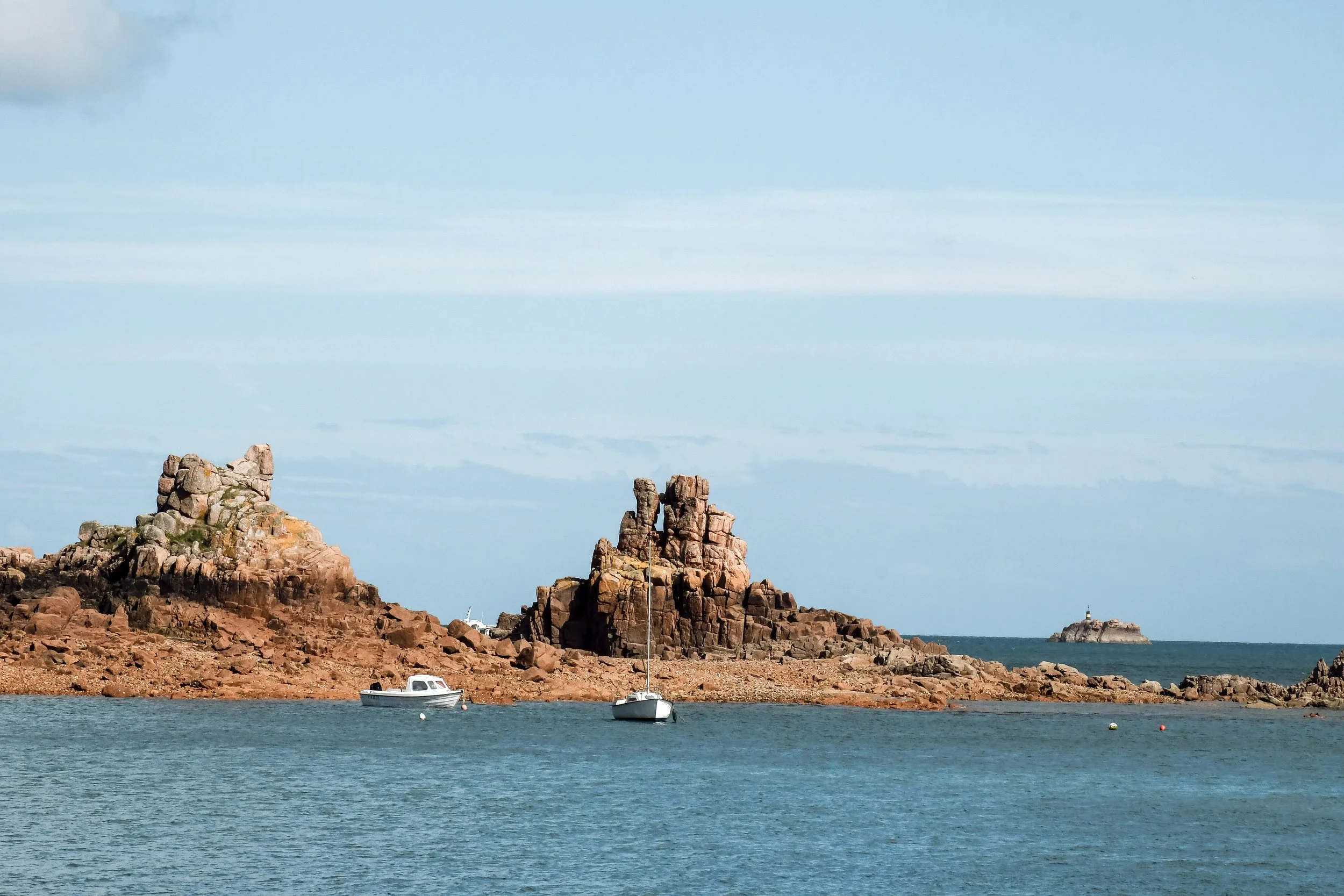 ile-de-brehat-rochers-orange.jpg