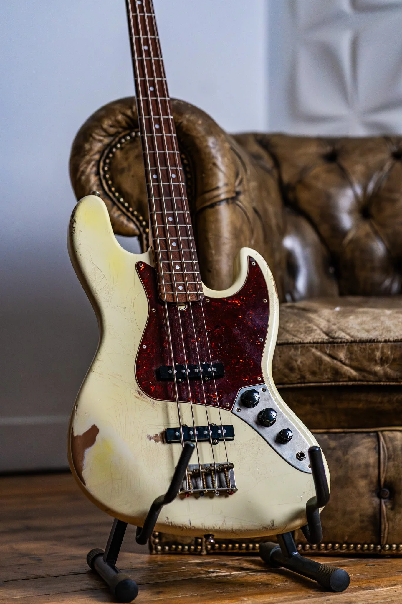 een handgemaakte elektrische gitaar, in de shop in deurne, bij luthier en muziekinstrumentenwinkel van jan rammeloo