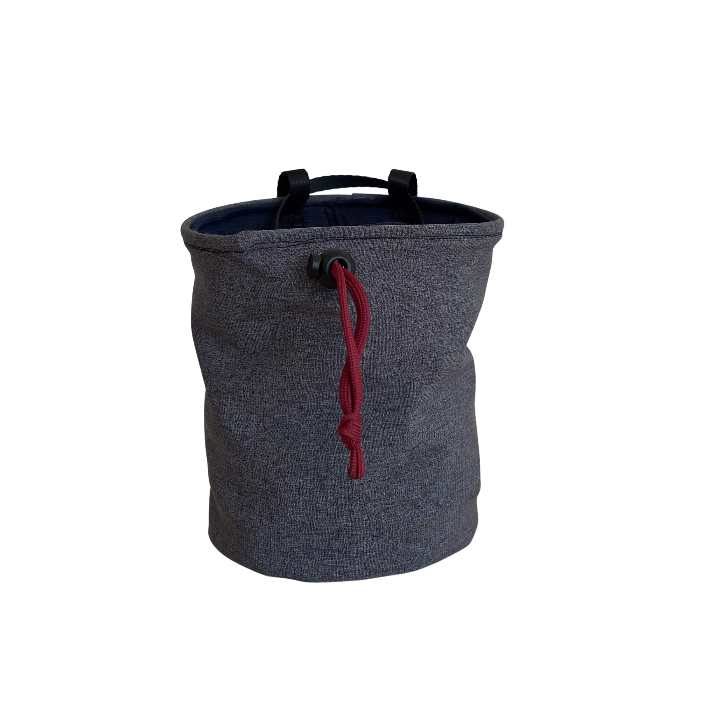 Graue Tasche mit rotem Kordelzug und Griffen.