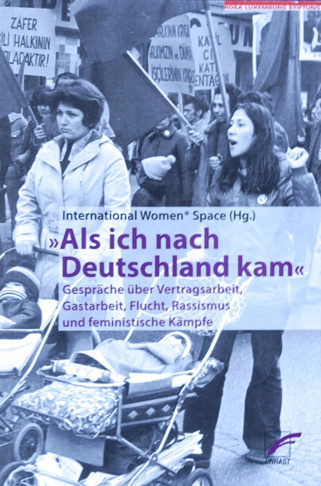 A black and white photo of women protesting, some holding banners and signs. One woman is pushing a stroller with a child. The overlay text in German discusses conversations about work, refugee issues, racism, and feminist struggles after arriving in Germany.