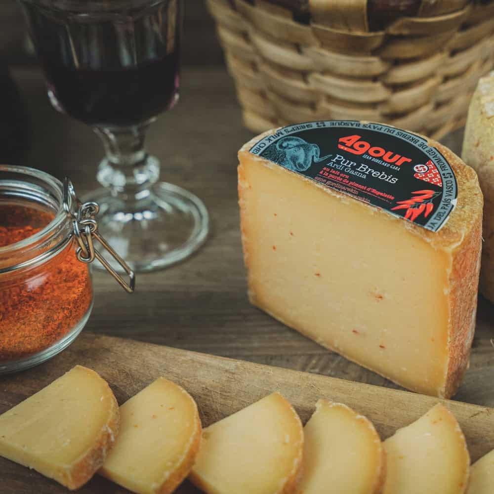 Queso de oveja con pimiento de Espelette