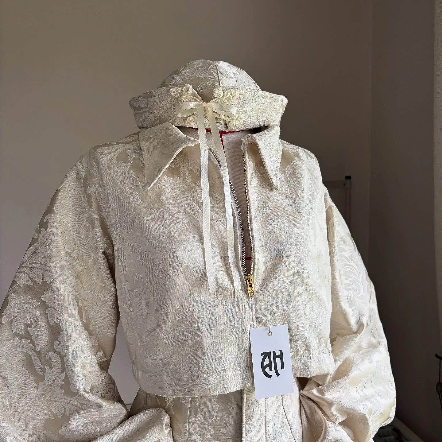 Some newness for October✨

-AH cropped jacket and sailors hat. 

#irishdesign #sustainability #reclaimedvintage