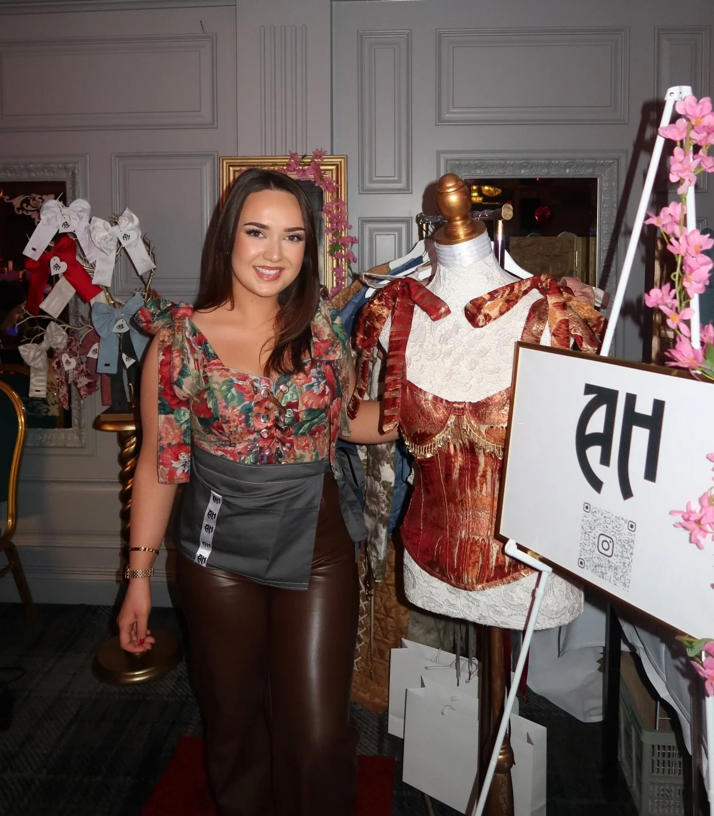 Reminiscing on this lovely market a while back✨ Getting excited for this year&rsquo;s Christmas markets ! 🎄❤️ #irishdesign #sustainablefashion #sustainablity #vintagestyle