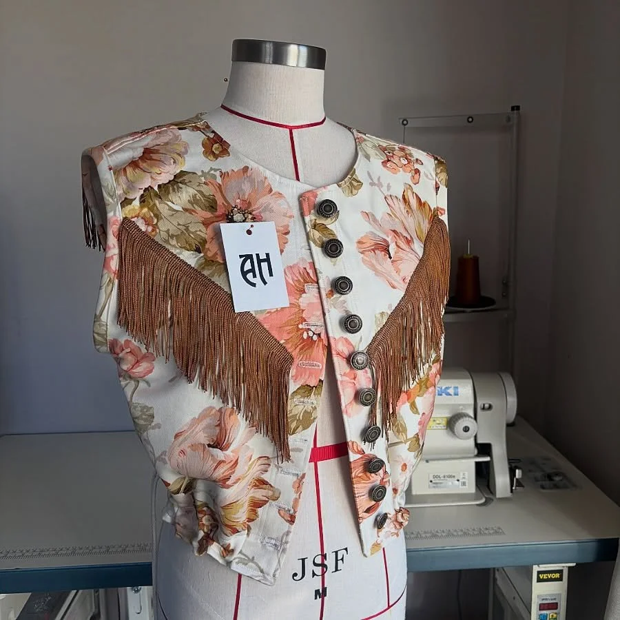 If spring had a uniform, this would be it 🌸✨
#irishdesign #sustainability #sustainabledesign #1of1fashion