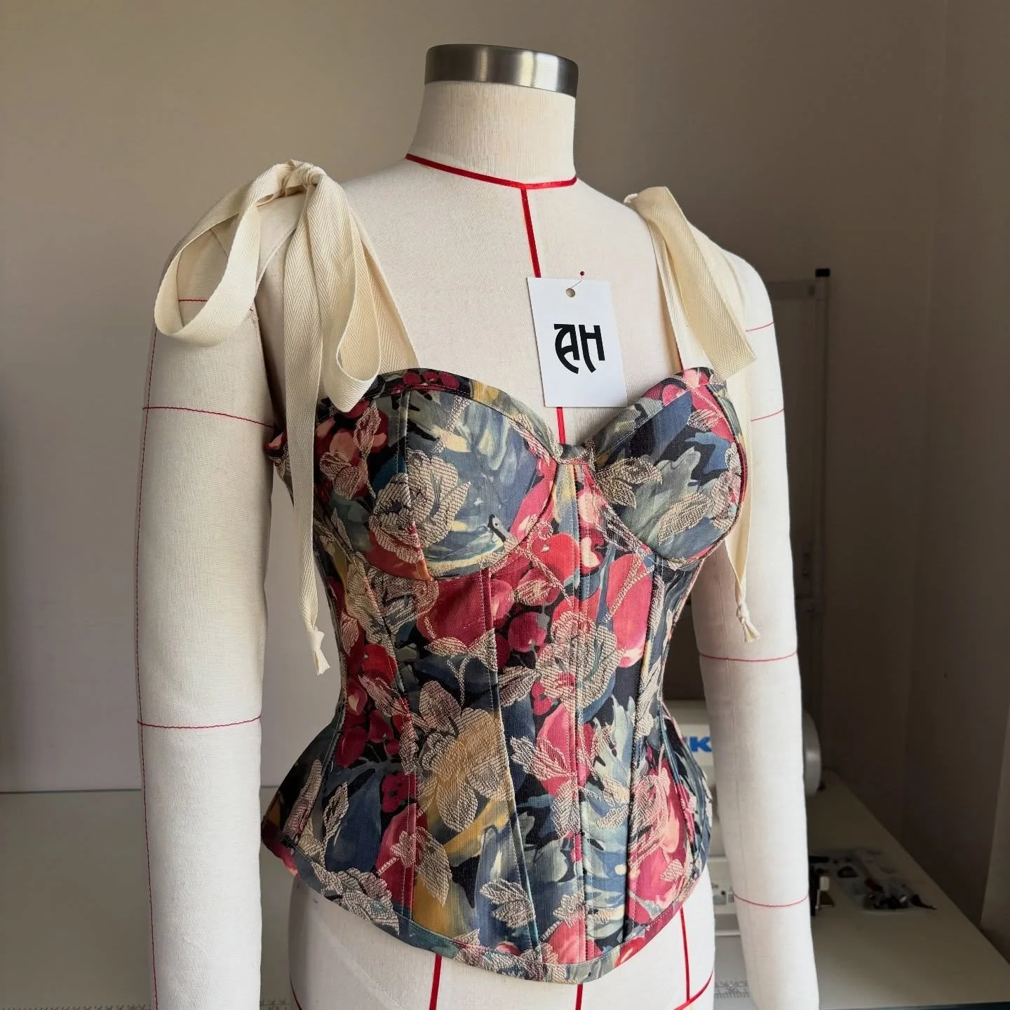 Spring has sprung 🌷 

This fabric was too beautiful to pass up , Corset ready for an exciting event next week&hellip; 🗞️📰 #ireland #irishdesign #corset #sustainability