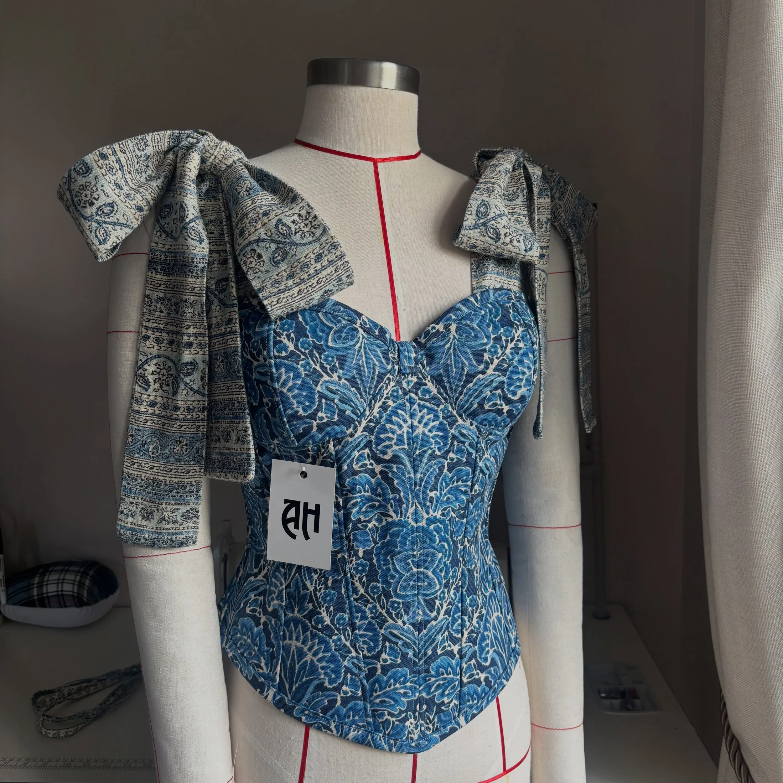 The prettiest blues 💙🦋🐟🔵#irishdesign #sustainability #sustainabledesigner #corset