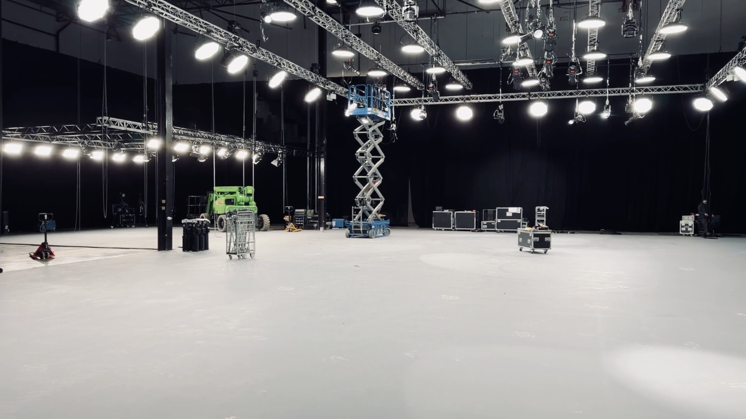 STUDIO 4