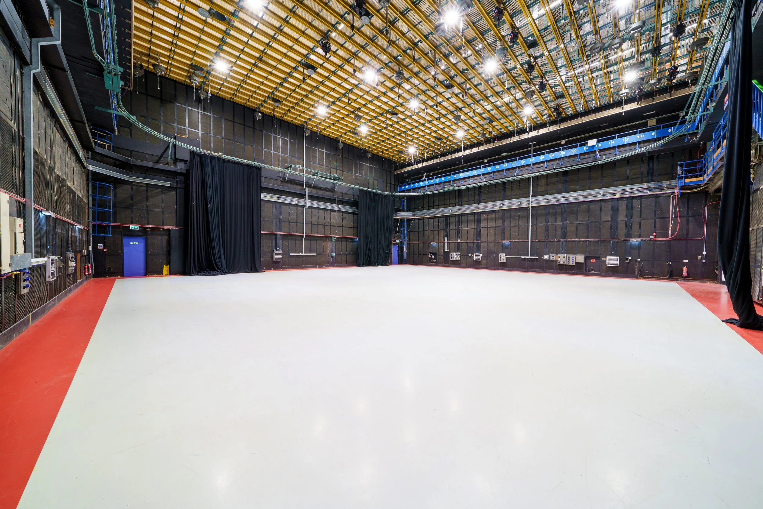 STUDIO 8