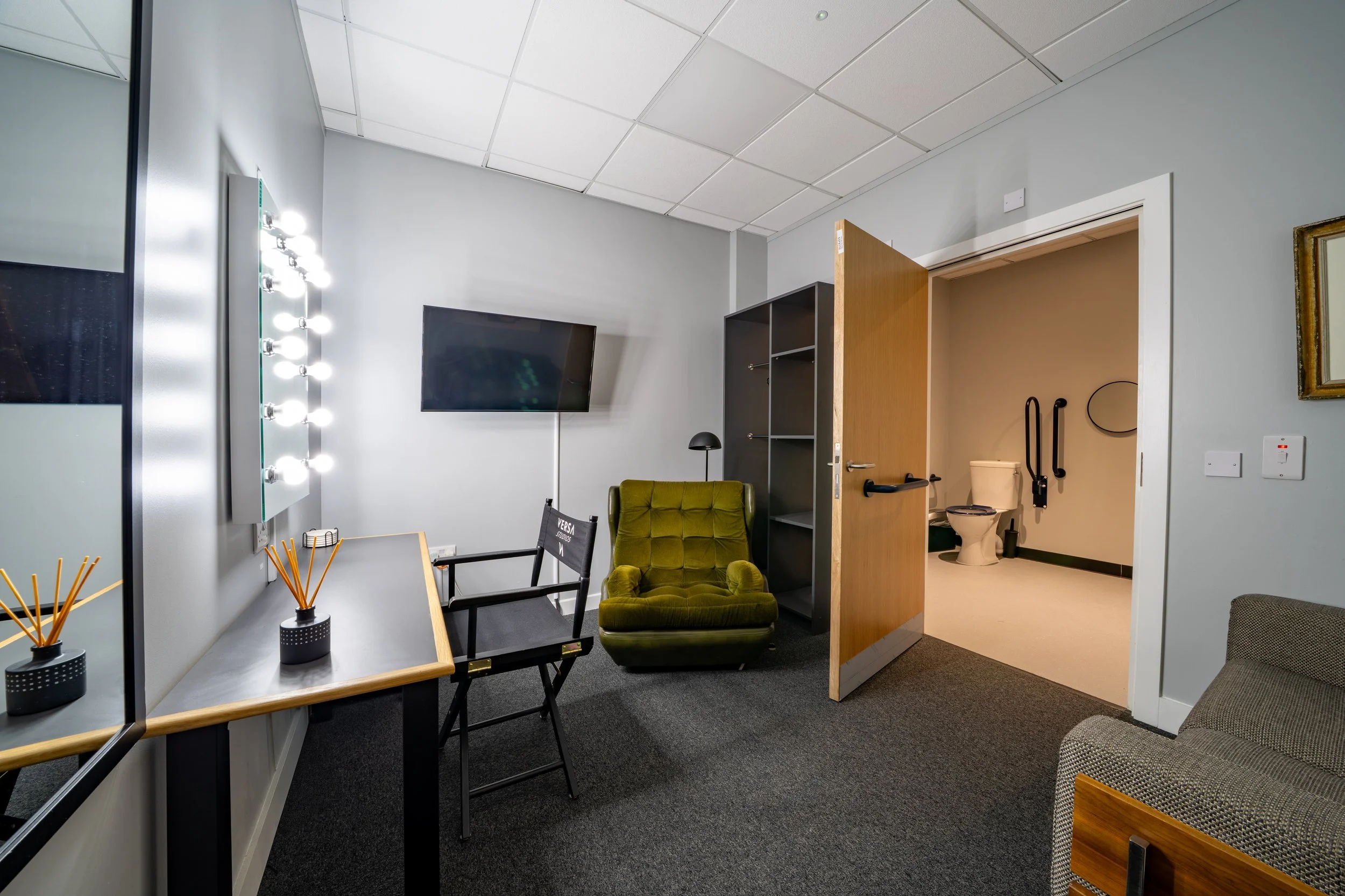 GREEN ROOM