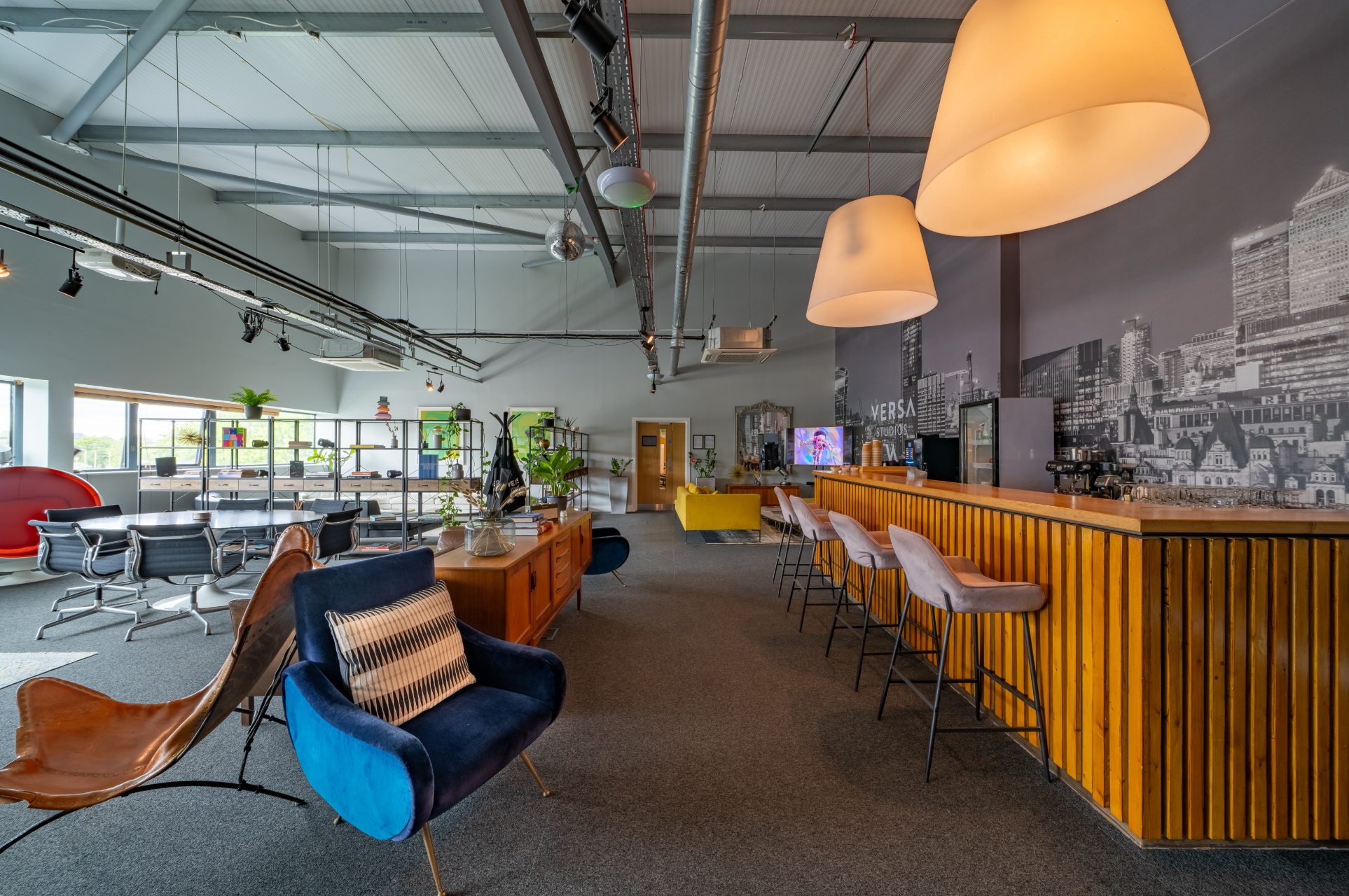 VERSA CLUB ROOM