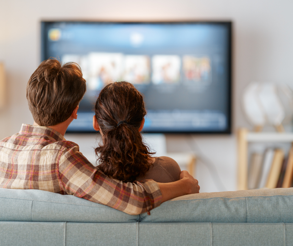 Samen moe op de bank