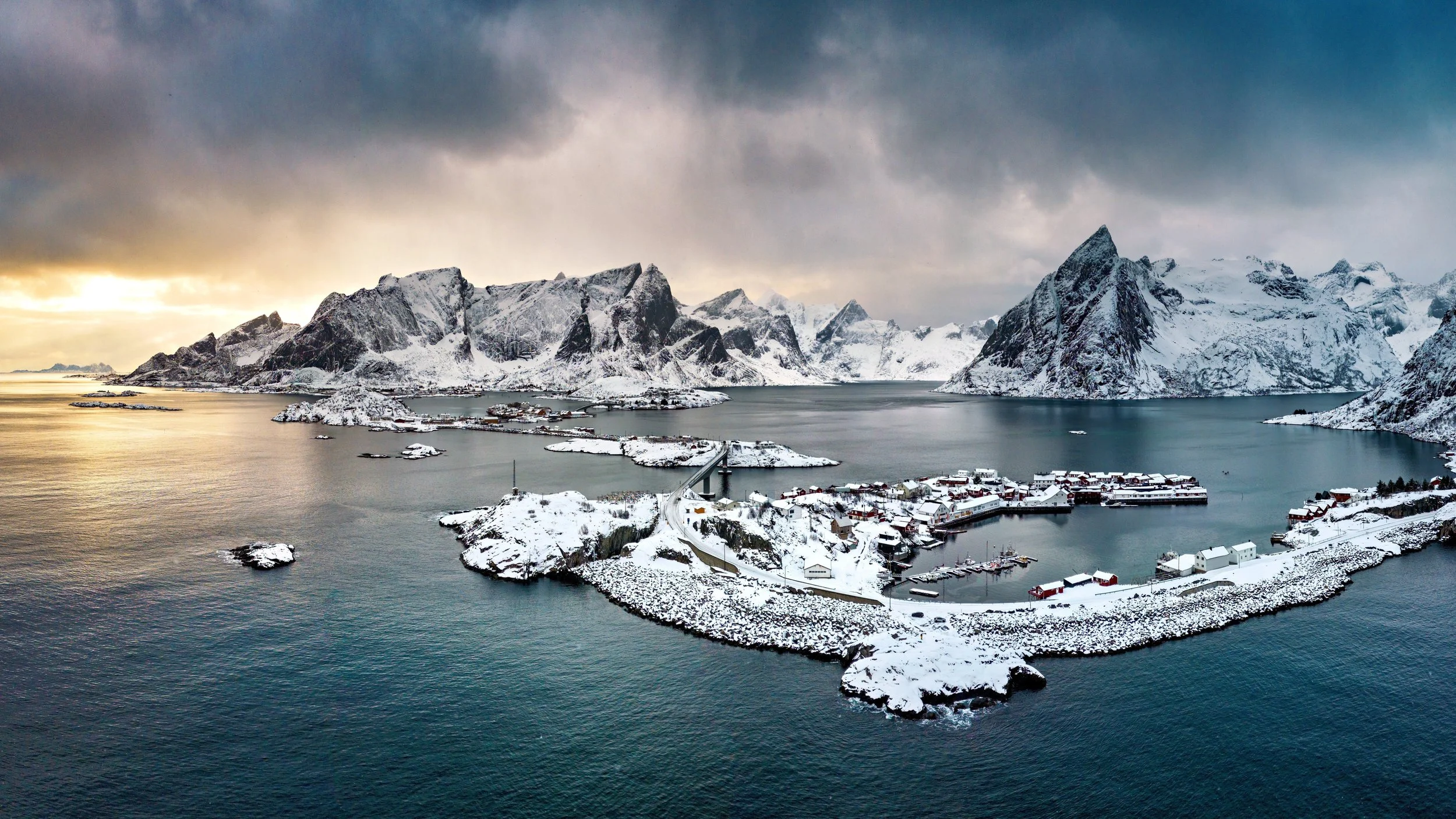 Lofoten: Zwei Jahreszeiten, ein Motiv