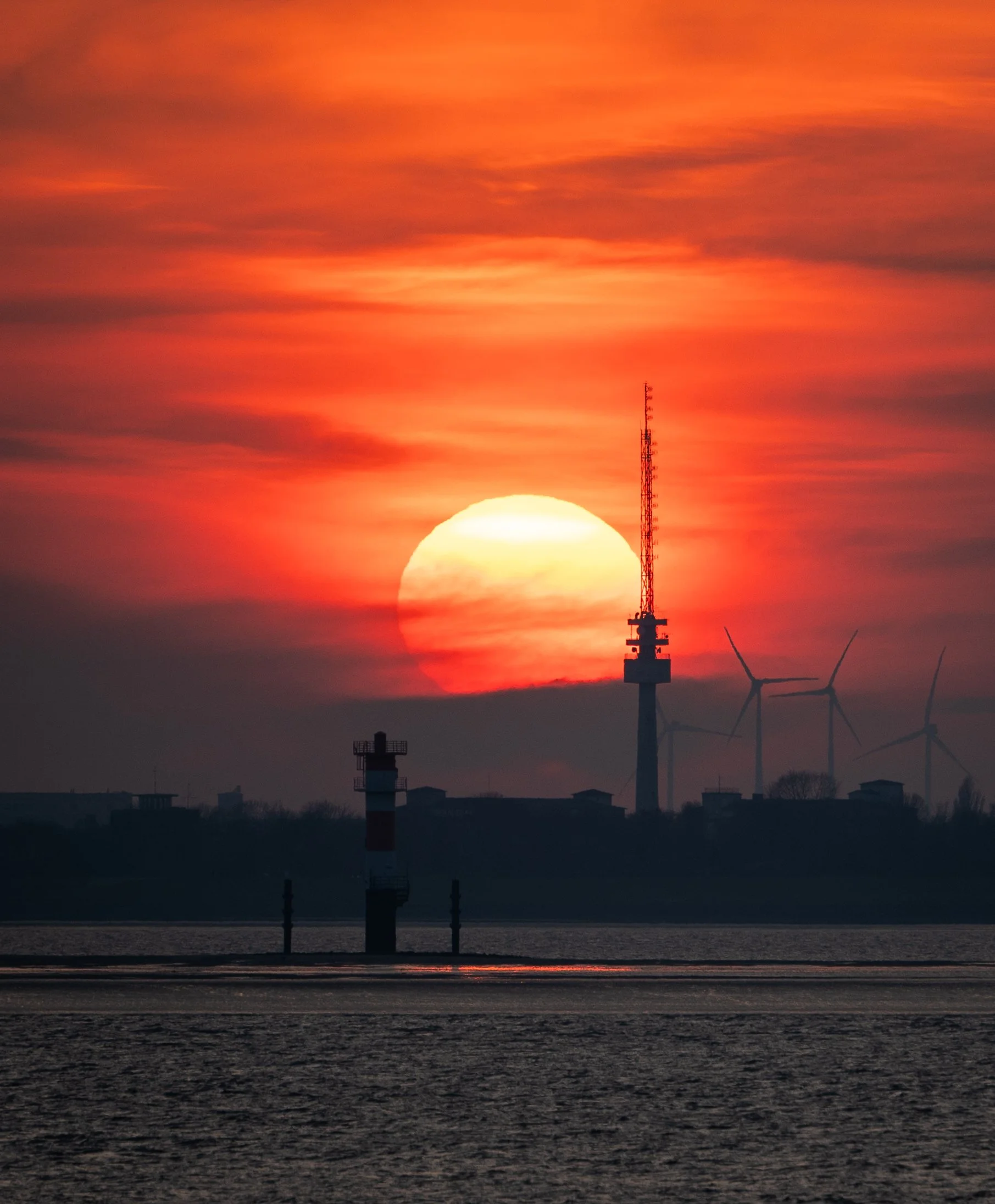 Funkturm Wilhelmshaven bei Sonnenuntergang