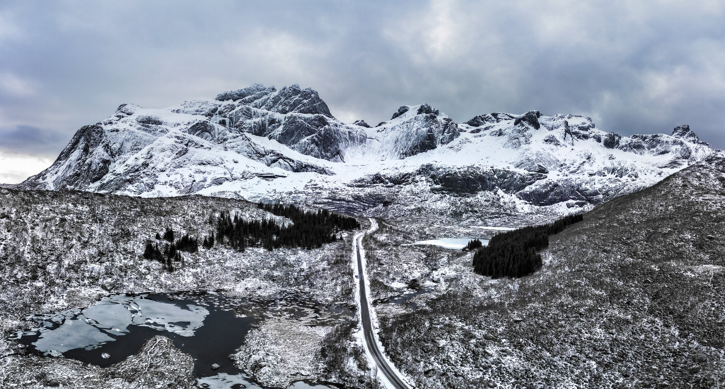 Scenic road to Nusfjord