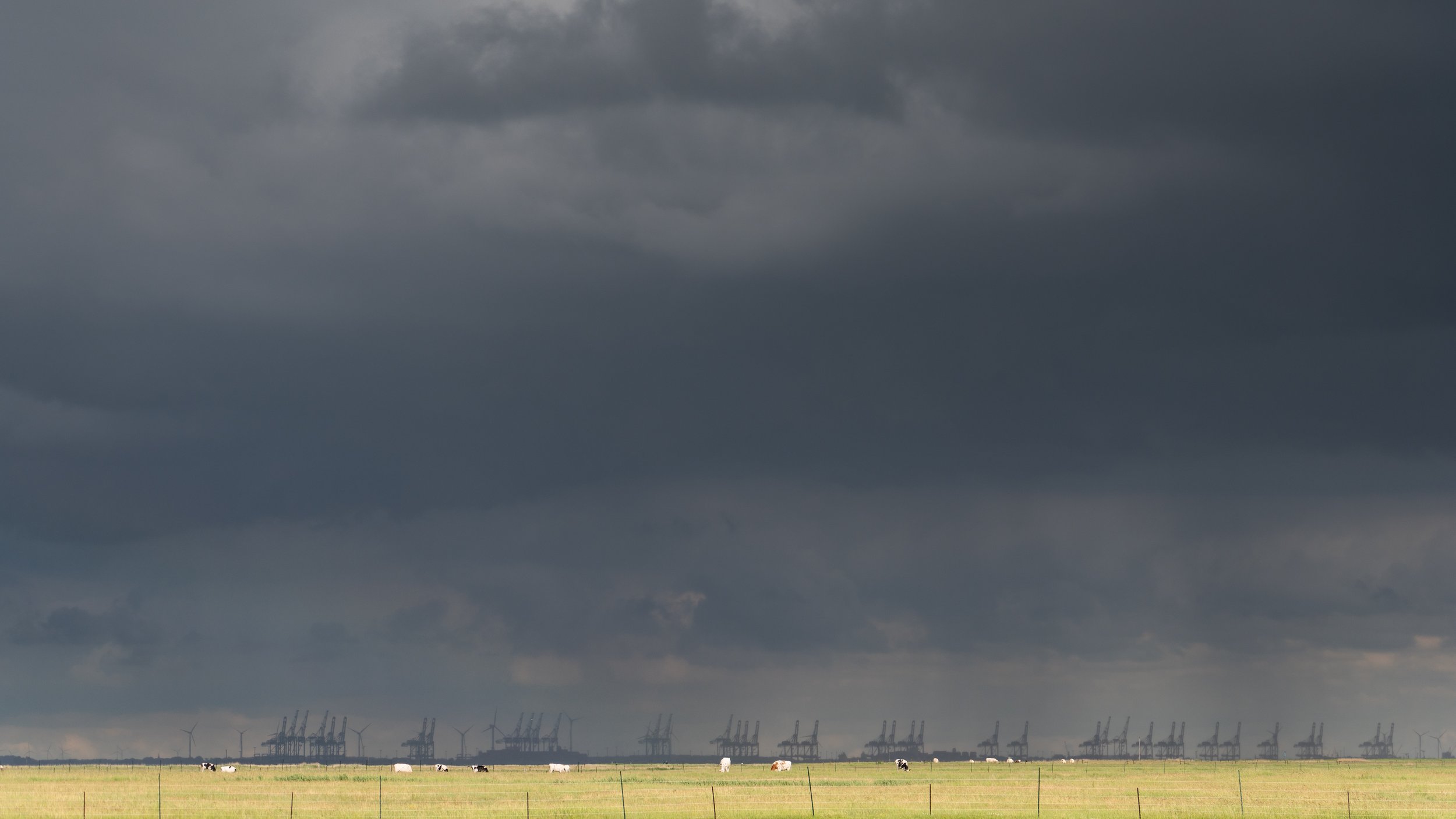 Blick auf Bremerhaven bei rauem Wetter