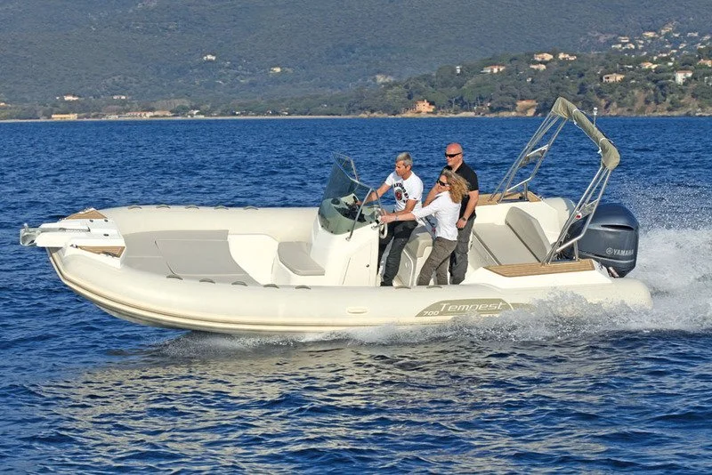 Tempest 700 en navigation vers les Îles de Lérins
