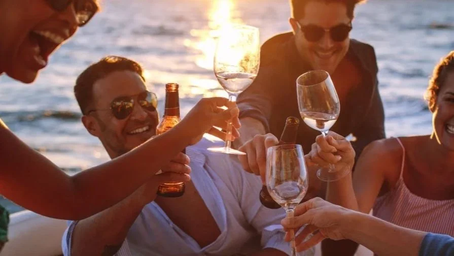 EVJF en bateau à Cannes au coucher du soleil