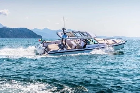 AXOPAR 37 avec espace détente pour soirée en bateau à Cannes