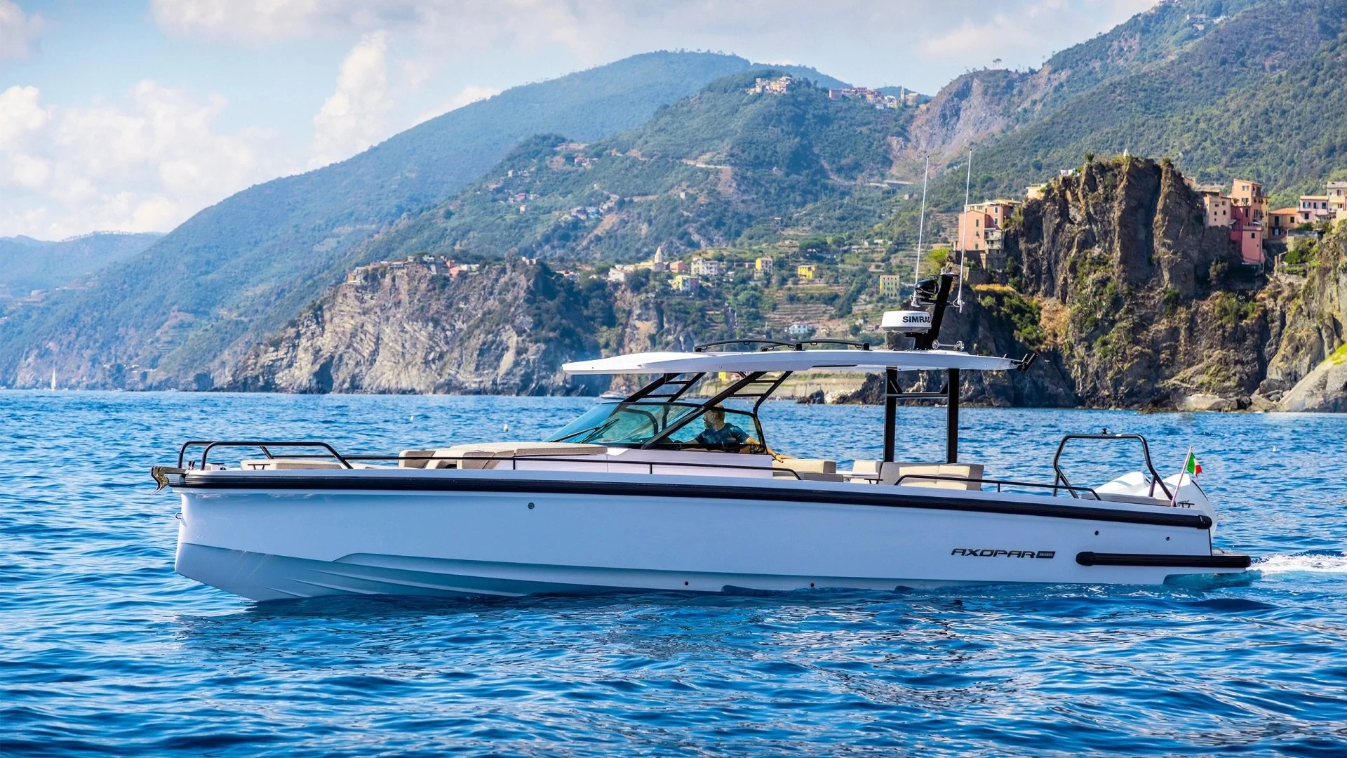 Location AXOPAR 37 ST au Vieux Port de Cannes