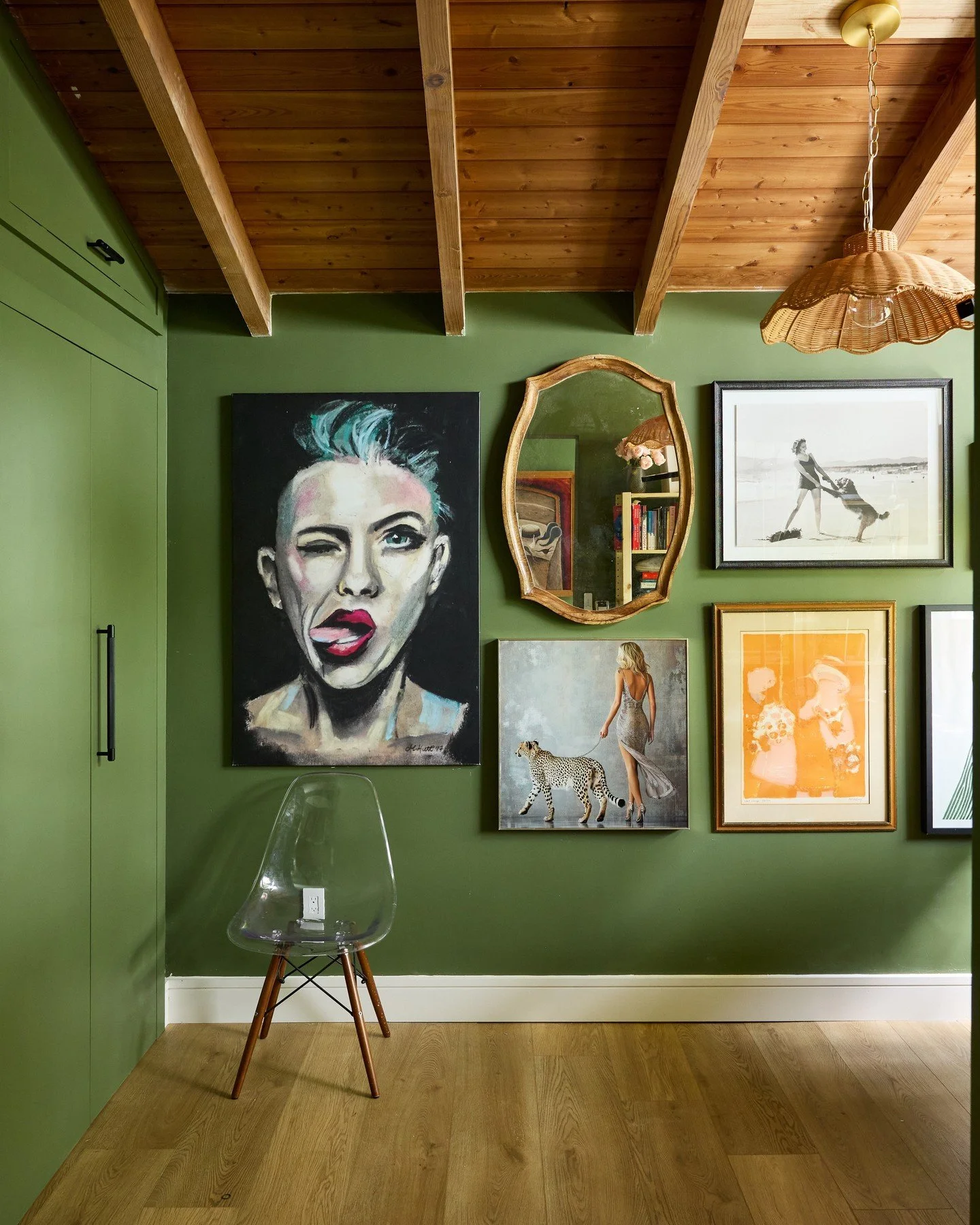 Ever walked into a north-facing room and felt like you just stepped into a cave? Fear not! Transforming those naturally cooler spaces with dark paint can work wonders. Think deep blues, rich greens, or moody charcoals. Not only do they absorb light, 