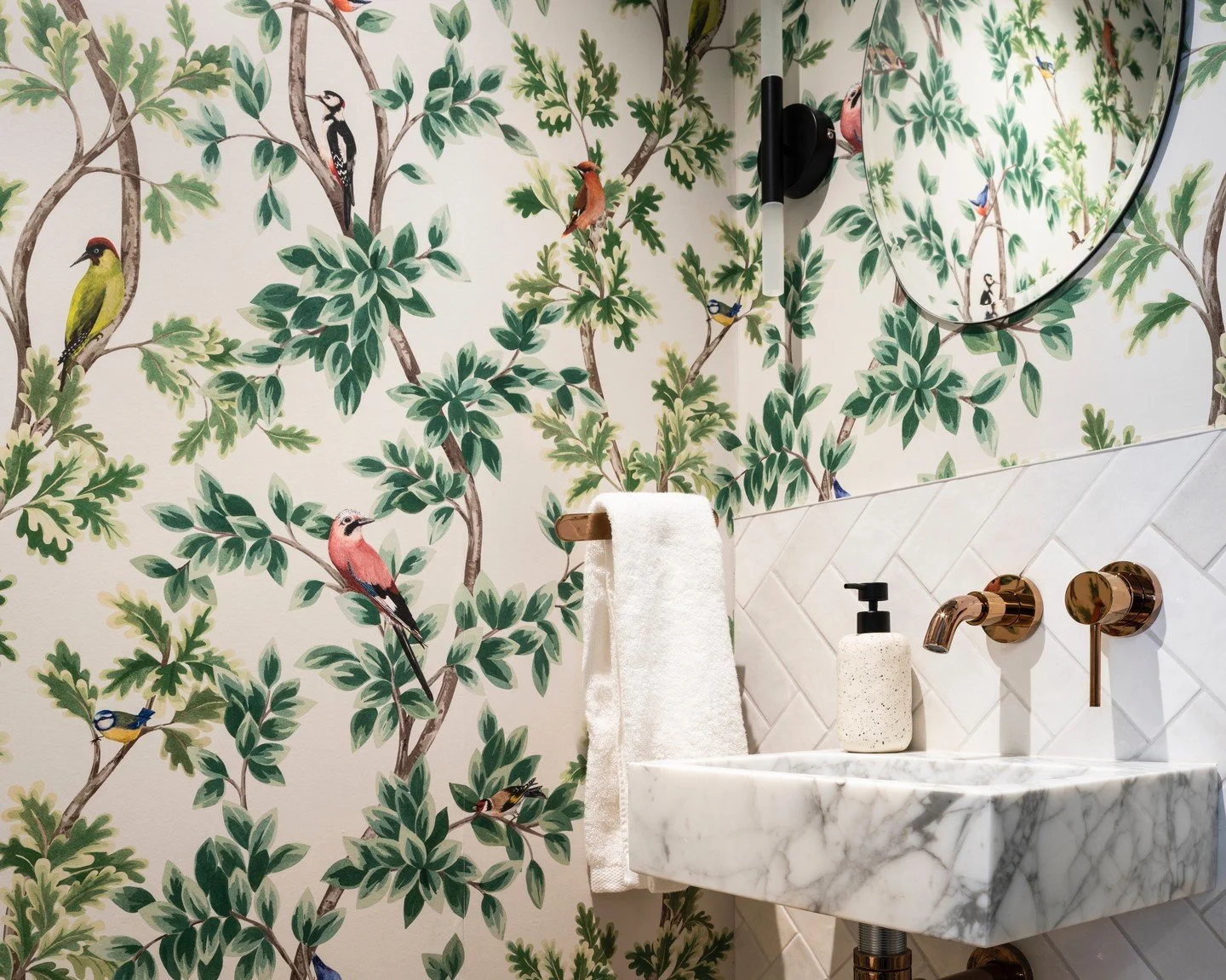 Transforming a space doesn&rsquo;t always mean a complete overhaul! Sometimes, all it takes is a splash of personality to make a statement. A funky floral wallpaper and a standout mirror can turn even the smallest powder room into a delightful escape