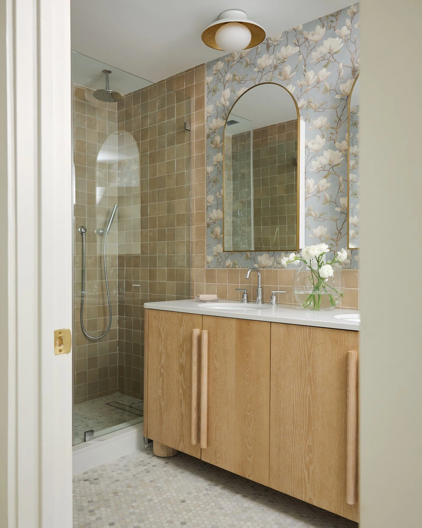 Blue floral wallpaper adds depth, movement, and character to this bathroom &mdash;⁠
a reminder that thoughtful pattern and color can elevate even the smallest spaces.⁠
A simple design choice with a big visual impact.⁠
⁠
⁠
 #studioandreeafranca #miami