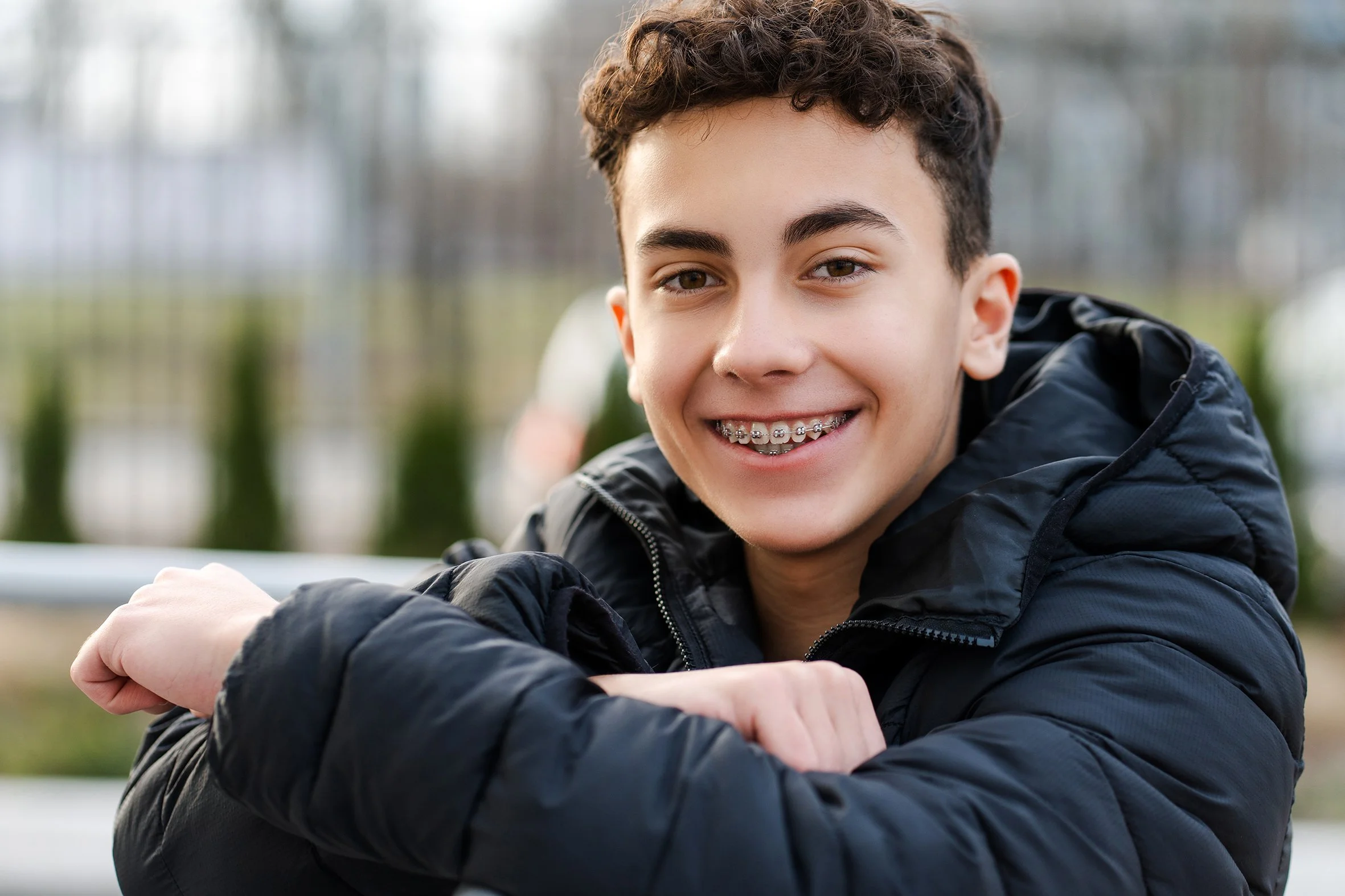 happy-boy-handsome-teenager-with-braces-looking-a-2025-02-20-11-27-32-utc_web.jpg