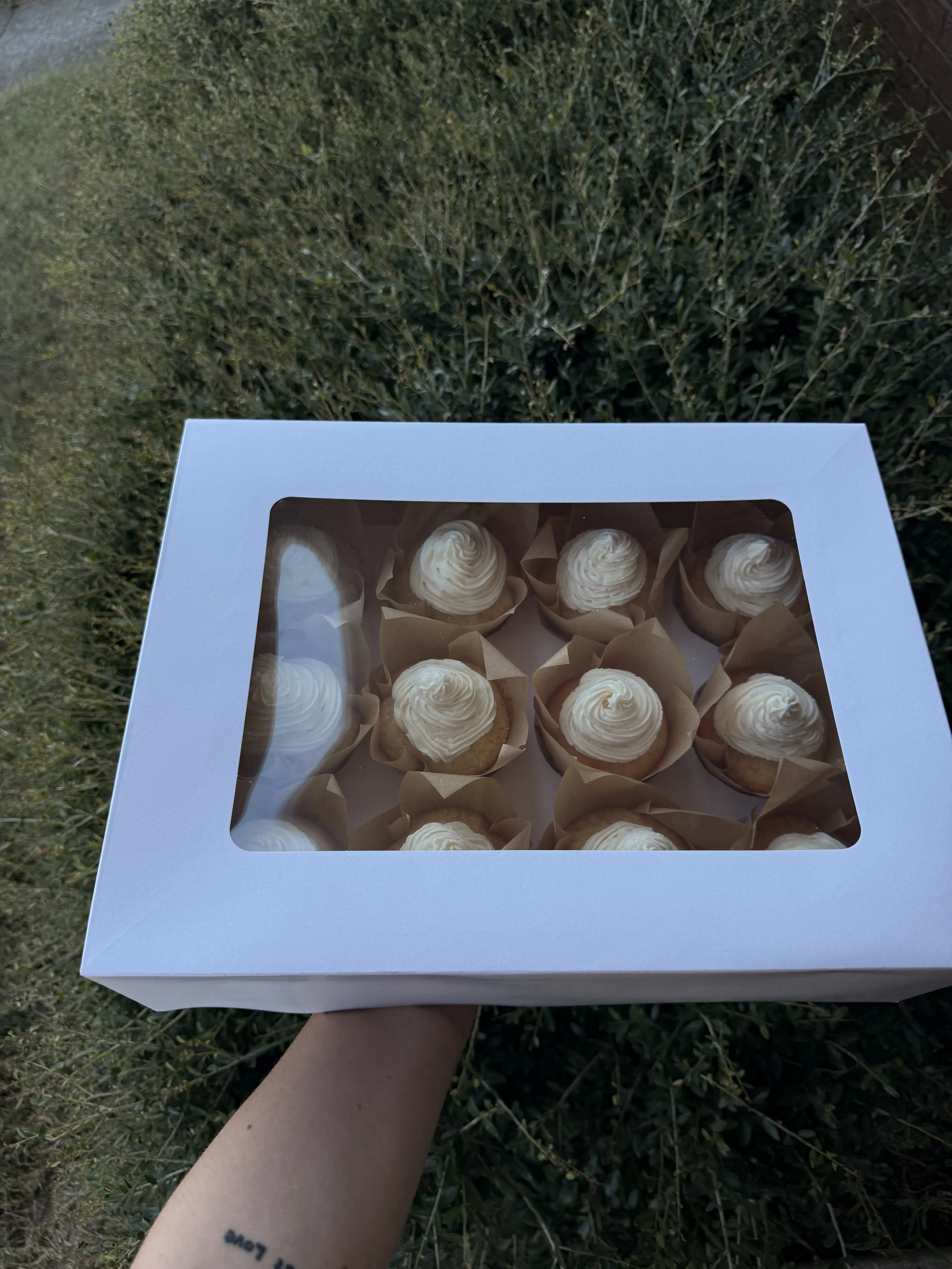 Vanilla Bean Buttercream Cupcakes (by the dozen)