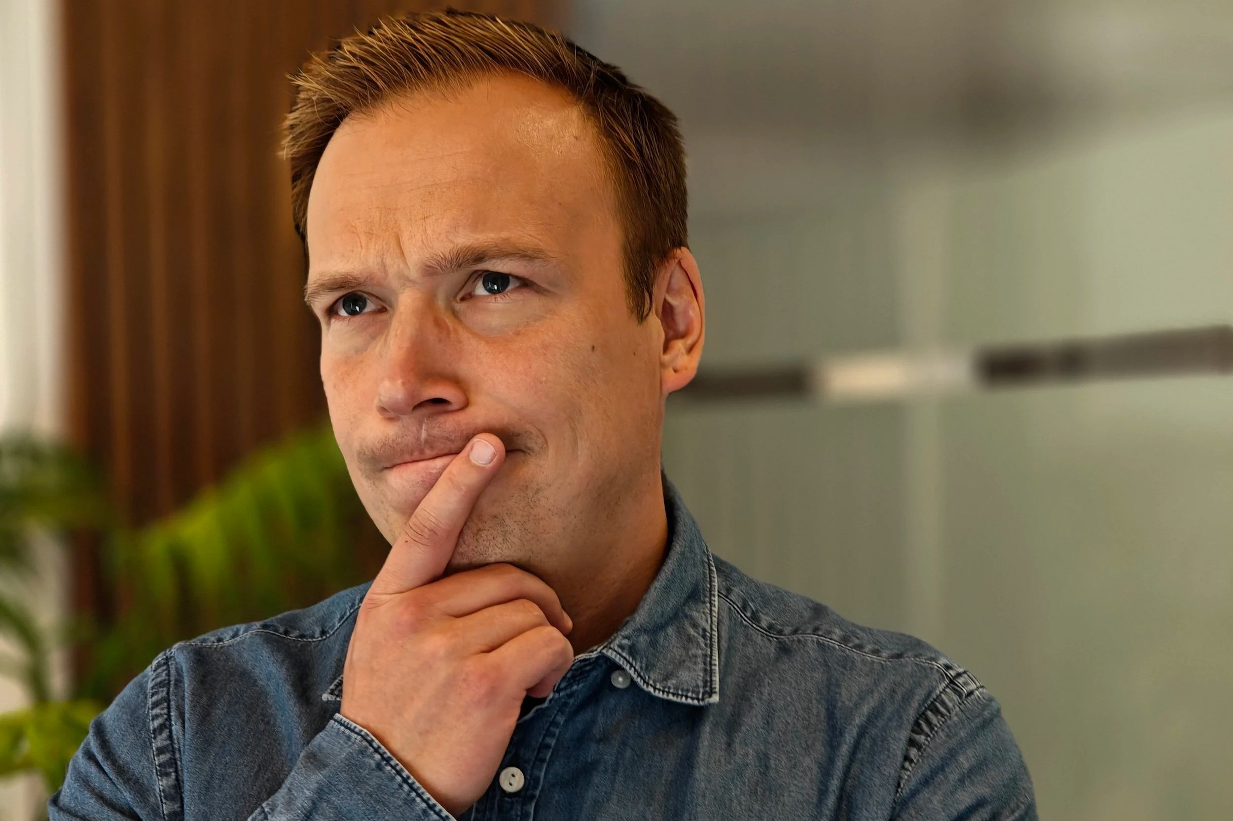 Waarom kiezen werknemers ervoor om bij een bedrijf te blijven of besluiten ze te vertrekken?