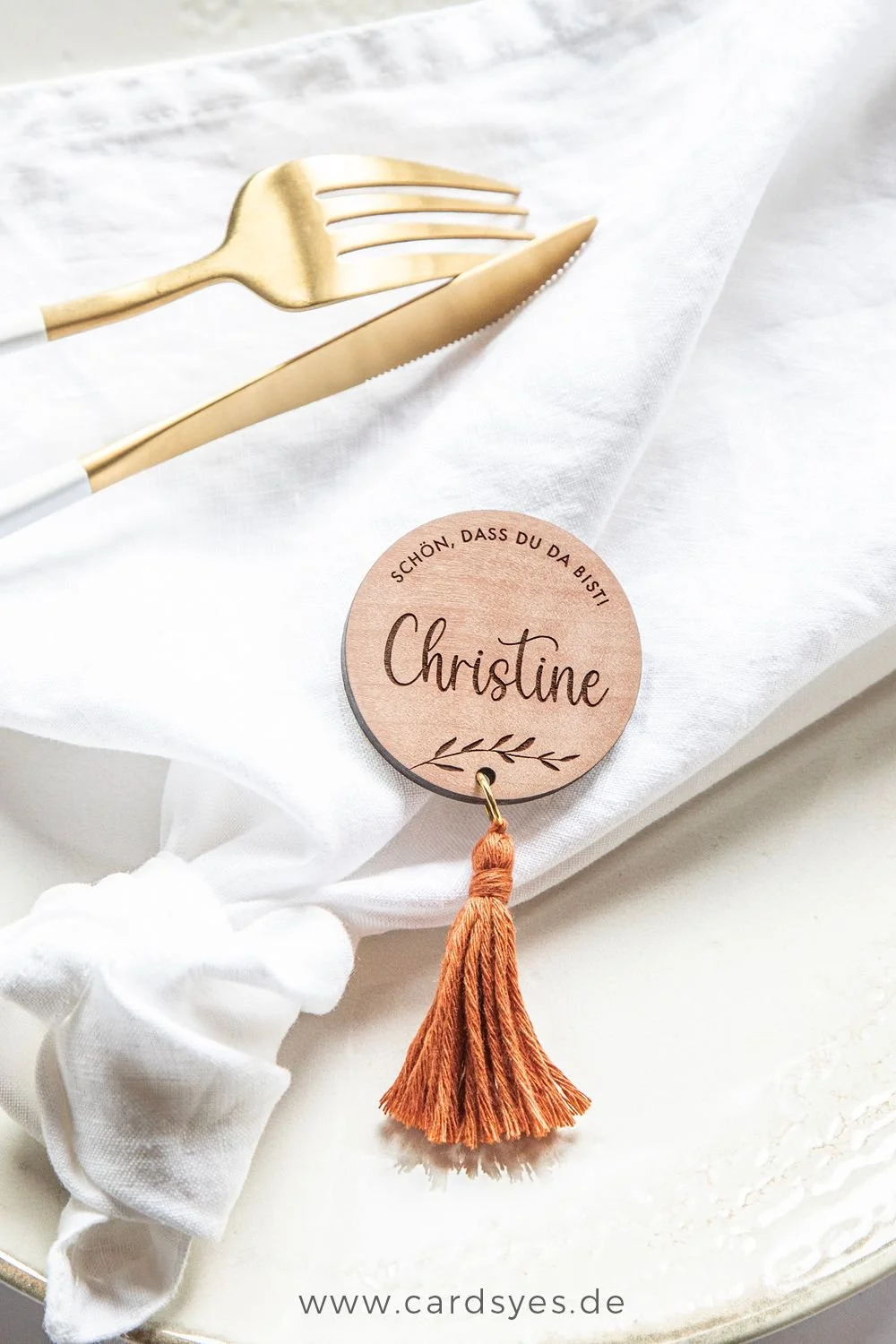 etiquette bois avec pompom