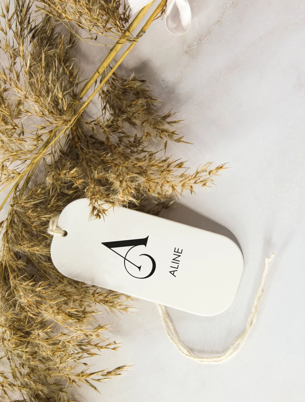 etiquette mariage en plexiglass Majuscule