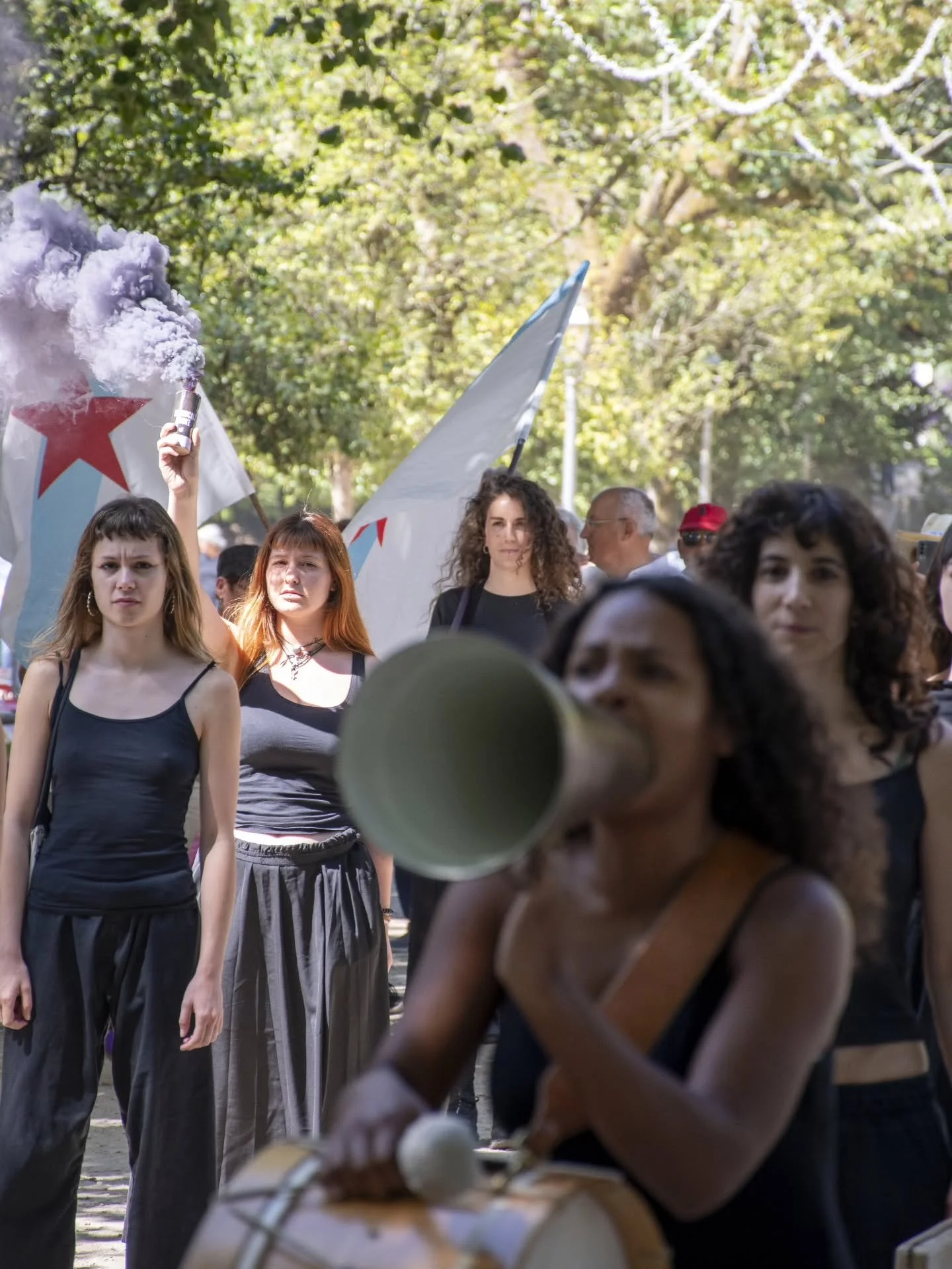 📣[COMIT&Eacute; DE AC&Ccedil;OM]
Hoje nom temos rem que celebrar. Seguimos compartindo imagens da nossa ac&ccedil;om do 25J.

&quot;Colonizan o nosso Pa&iacute;s, os nossos corpos 
as nossas augas, os nossos bosques,
a nossa aten&ccedil;om.

Desfare