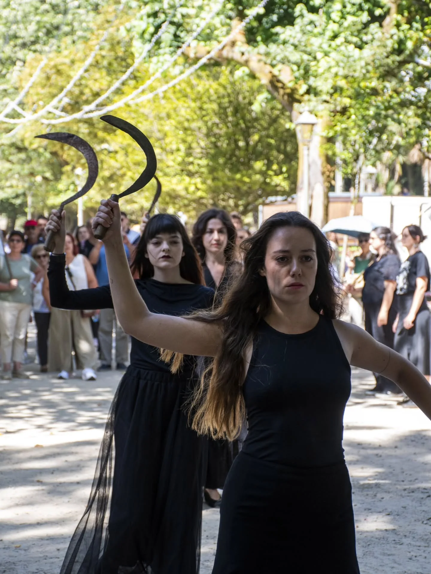 📣[COMIT&Eacute; DE AC&Ccedil;OM] Derradeiras imagens da ac&ccedil;om do D&iacute;a da Galiza. A revolu&ccedil;om &eacute; e ser&aacute; umha trama de muitos f&iacute;os: nom se far&aacute; s&oacute; com arte, mas a luita simb&oacute;lica estar&aacut
