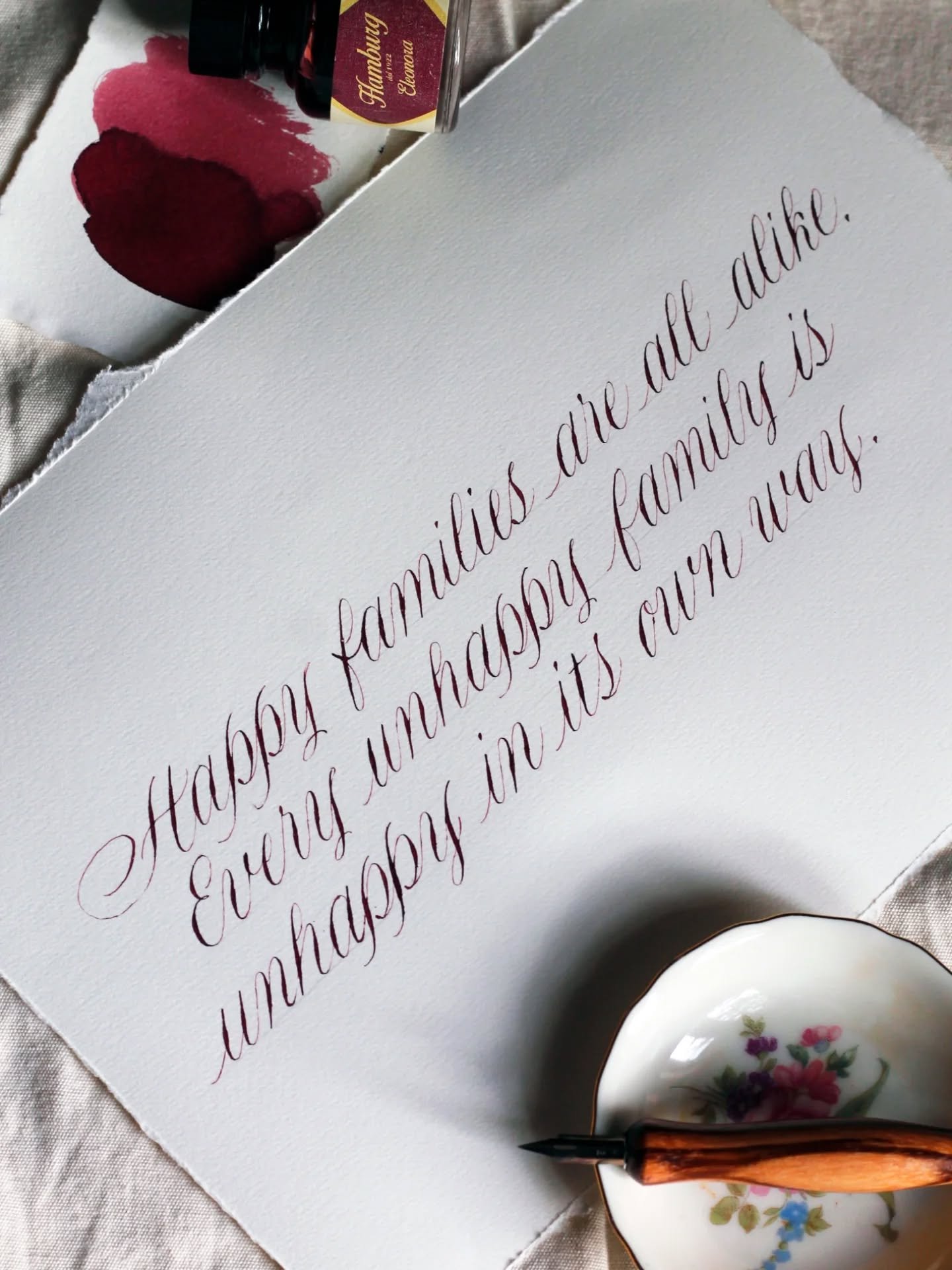 Cosa sto leggendo? 💌

Corsivo inglese su carta Canson Edition
Inchiostro Eleonora @hamburg.ink 
Pennino Hunt 22
La mia cannuccia preferita di @calligraphystore.it