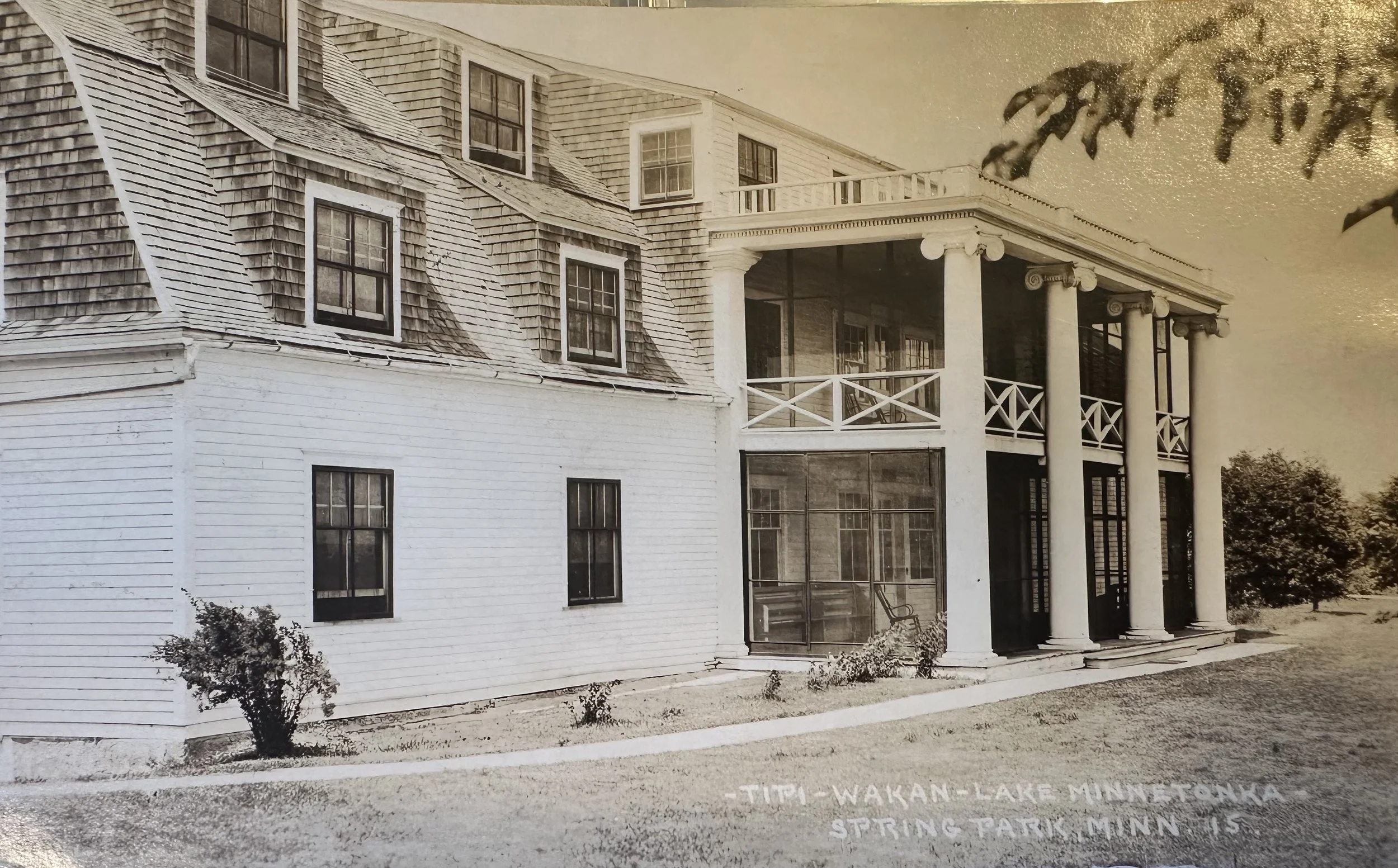  Near the front door &amp; screened porch. The inn’s colonial style construction is on full display here. 
