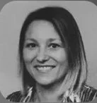 Portrait d'une mandataire immobilier partenaire satisfaite des services d'entretien de Rince Caillou.