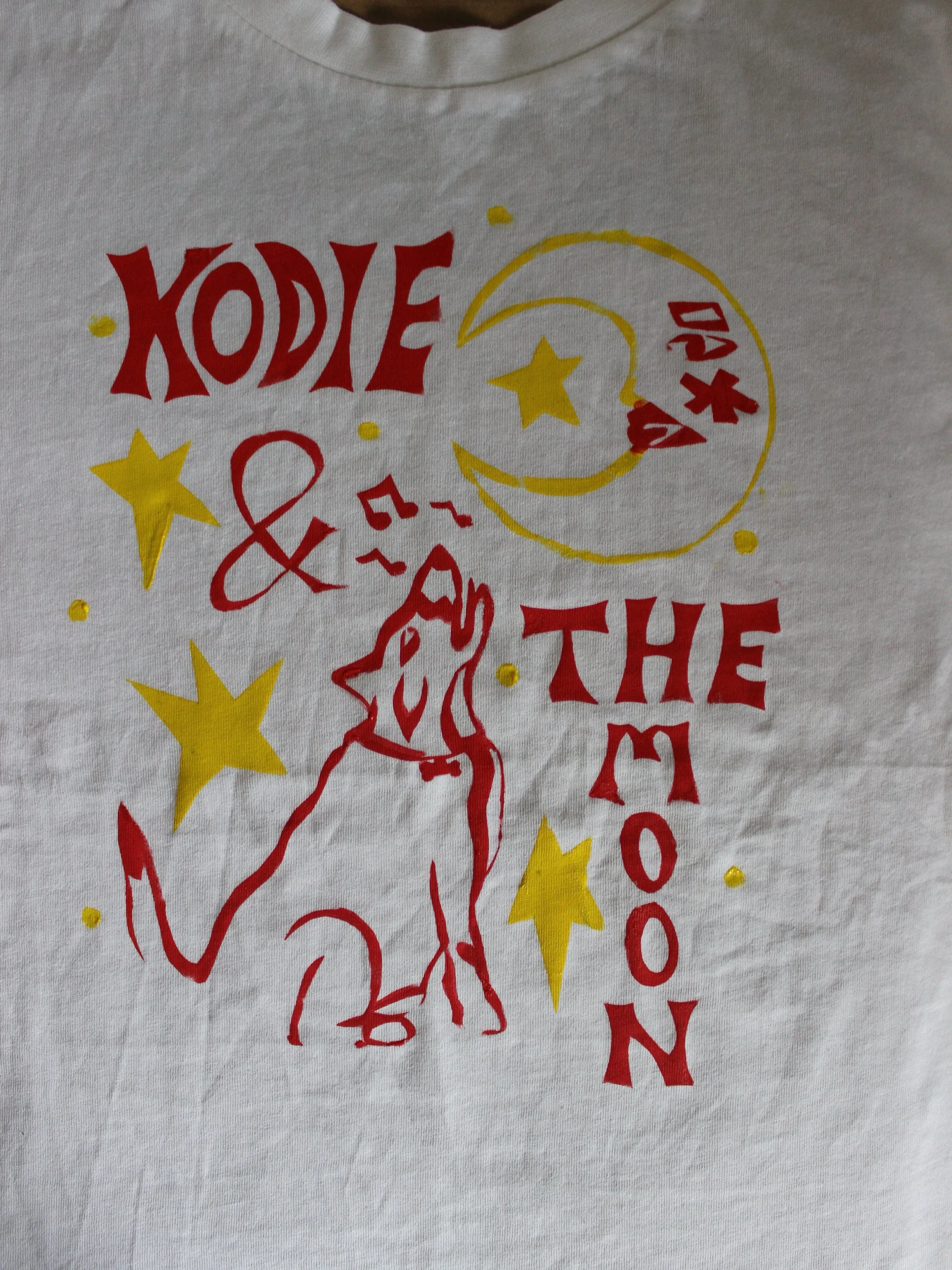 🎺🌛Kodie &amp; The Moon 🌙 🎷

A t-shirt I made of my dog &amp; the moon. I like to imagine that maybe they&rsquo;re a jazz band together! 

#screenprint #moon #jazz #dog 

Here&rsquo;s the inked up screen after I&rsquo;ve printed it :)🌙

Here&rsqu
