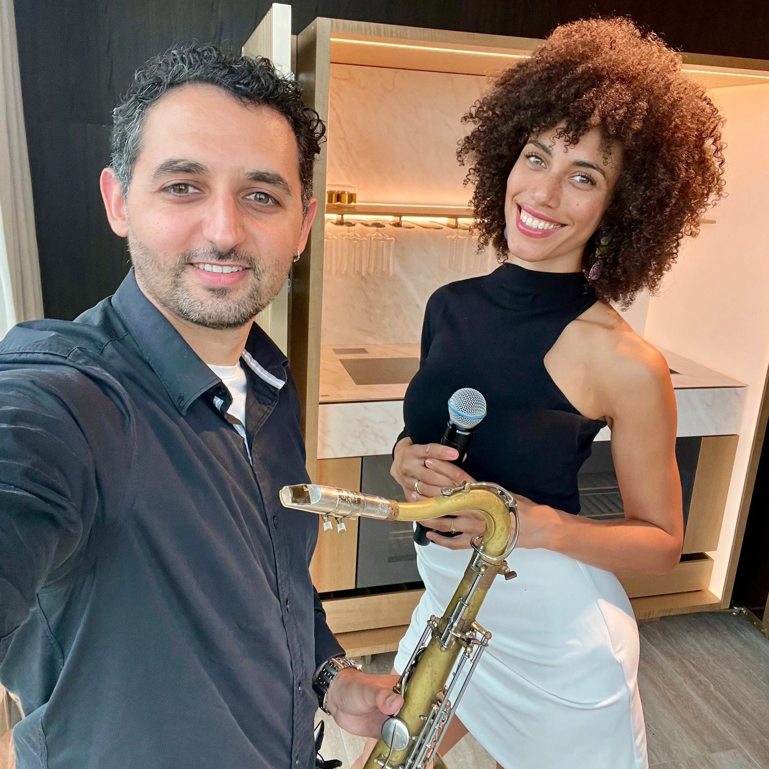 Event Singer Vocal and Sax dinner show